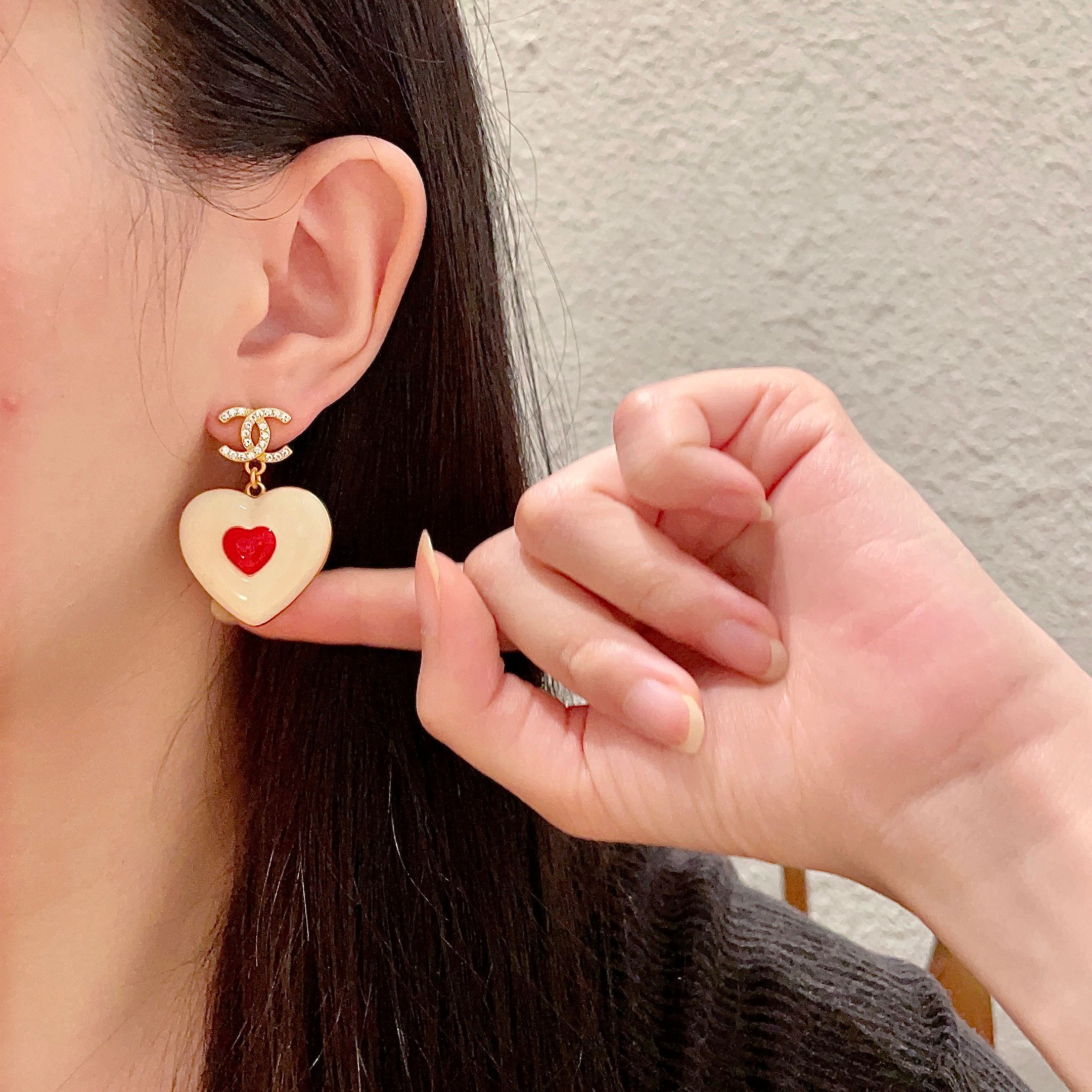 Chanel香奈儿 中古 双C耳钉👀原版复刻logo 小香家的款式真心无需多介绍😘🎶每一款都超好看，精致