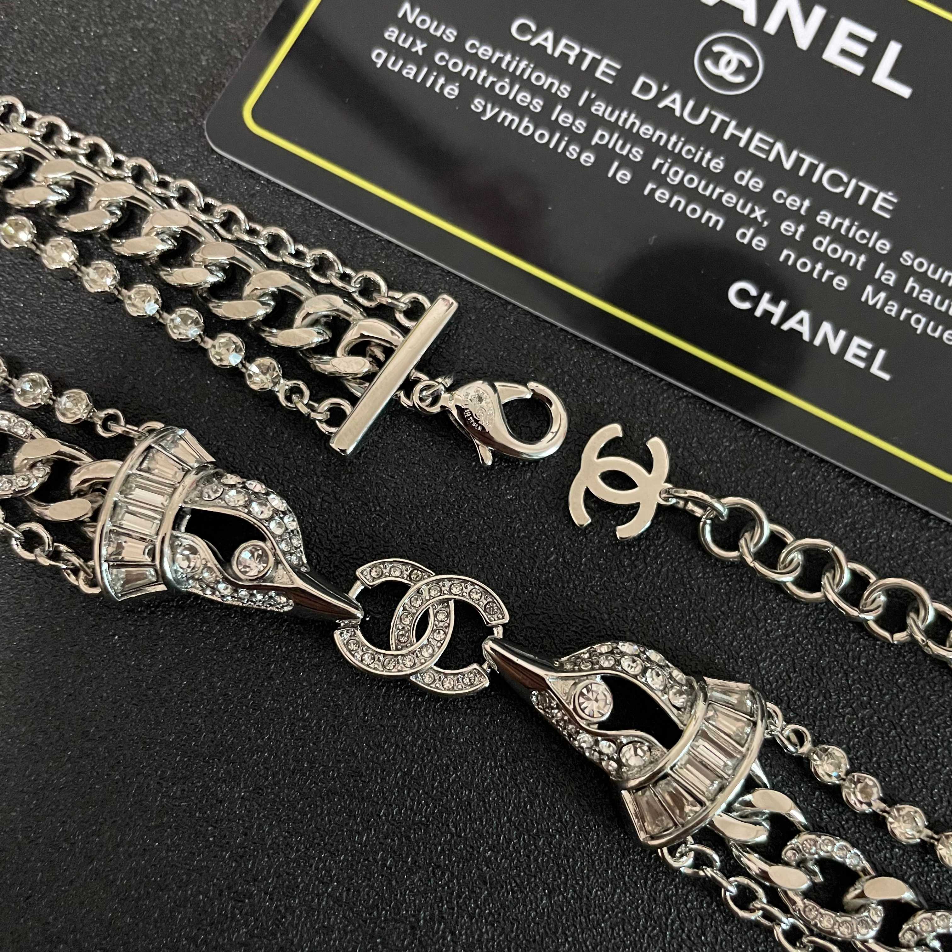  Chanel香奈儿 中古 字母项链👀小香家的款式真心无需多介绍😘🎶每一款都超好看，精致大方，非常显气质