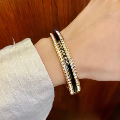 Dior CD Letter Full Diamond Star Bangle, Fashionable and Exquisite Design 1 Dior CD Letter Full Diamond Star Bangle, Fashionable and Exquisite Design