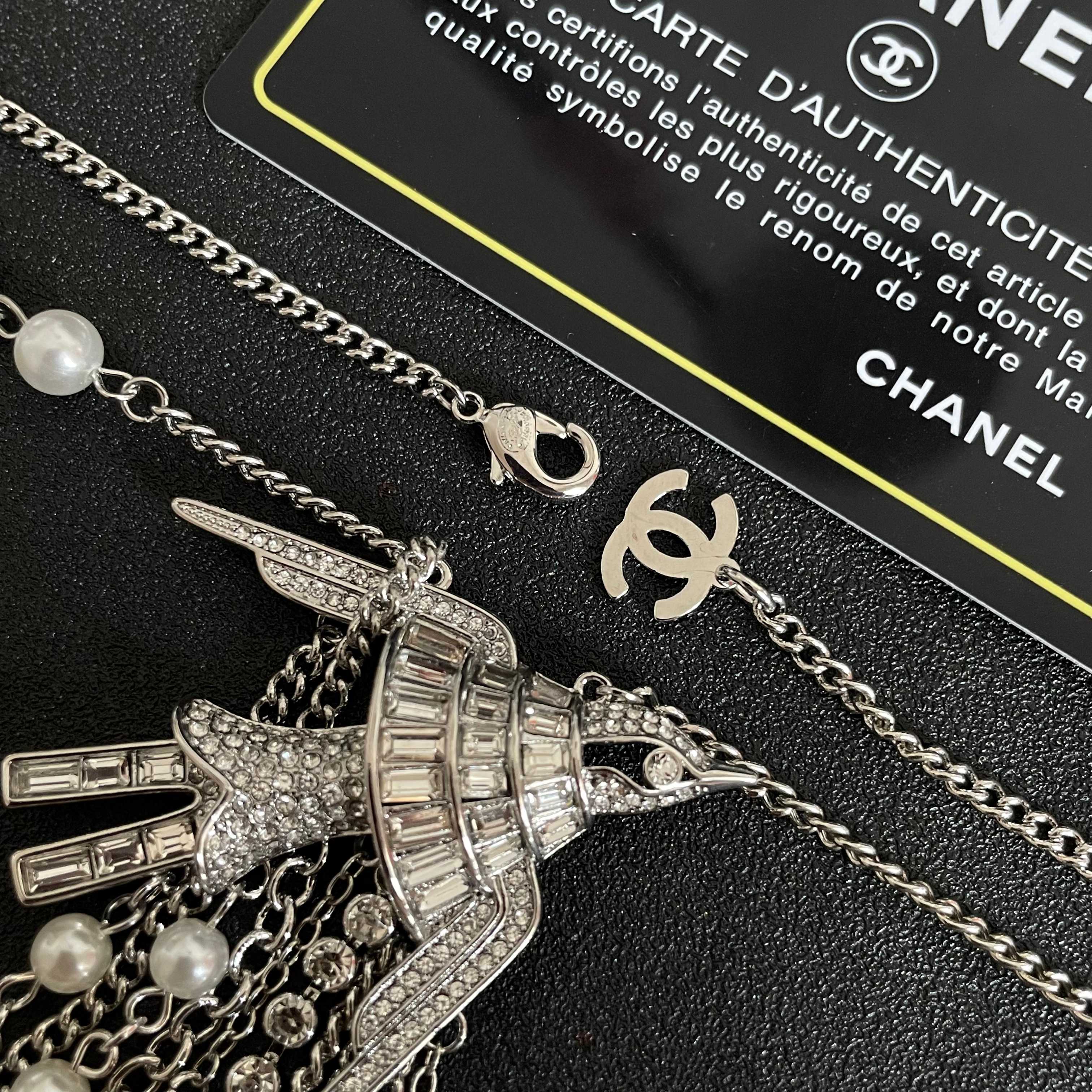  Chanel香奈儿 中古 字母项链👀小香家的款式真心无需多介绍😘🎶每一款都超好看，精致大方，非常显气质