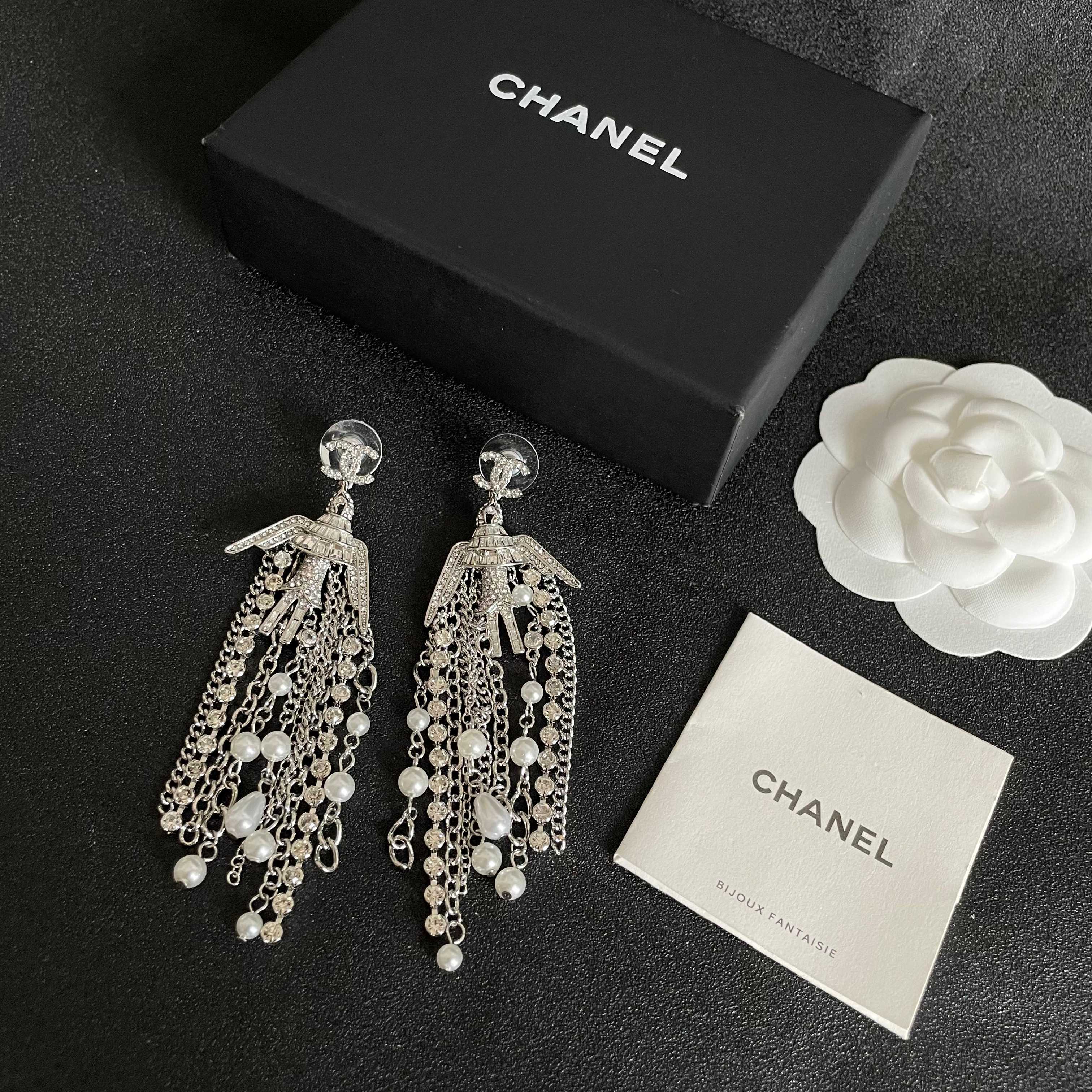  Chanel香奈儿 中古 双C耳钉👀小香家的款式真心无需多介绍😘🎶每一款都超好看，精致大方，非常显气质