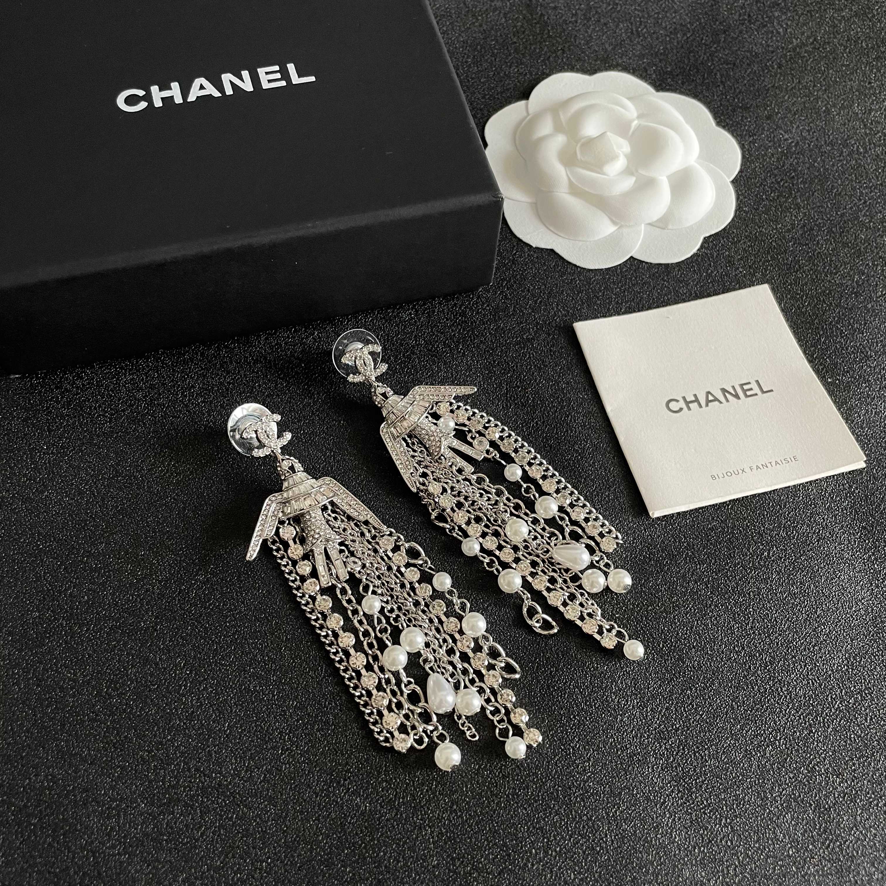  Chanel香奈儿 中古 双C耳钉👀小香家的款式真心无需多介绍😘🎶每一款都超好看，精致大方，非常显气质