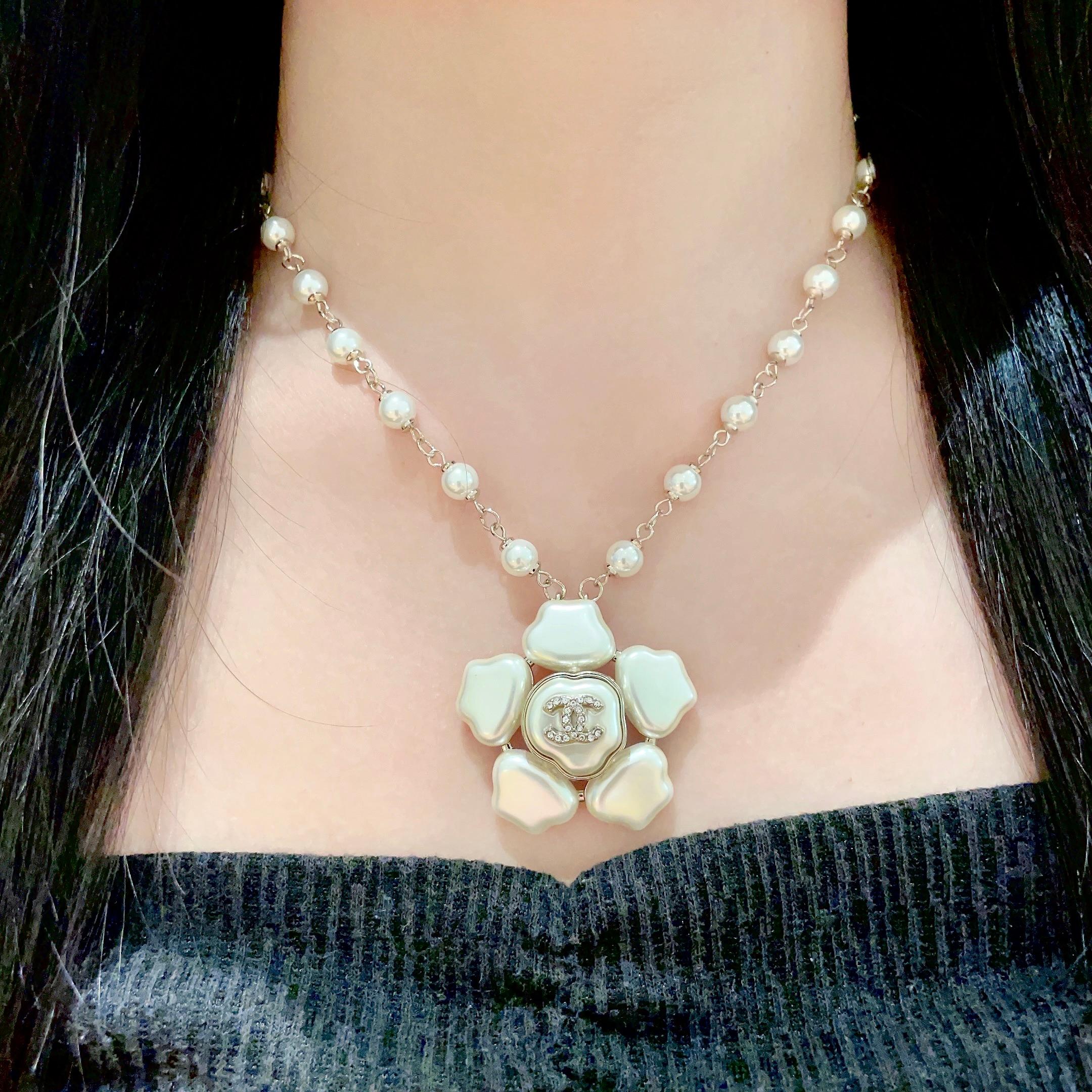 Chanel香奈儿 中古 字母项链👀小香家的款式真心无需多介绍😘🎶每一款都超好看，精致大方，非常显气质