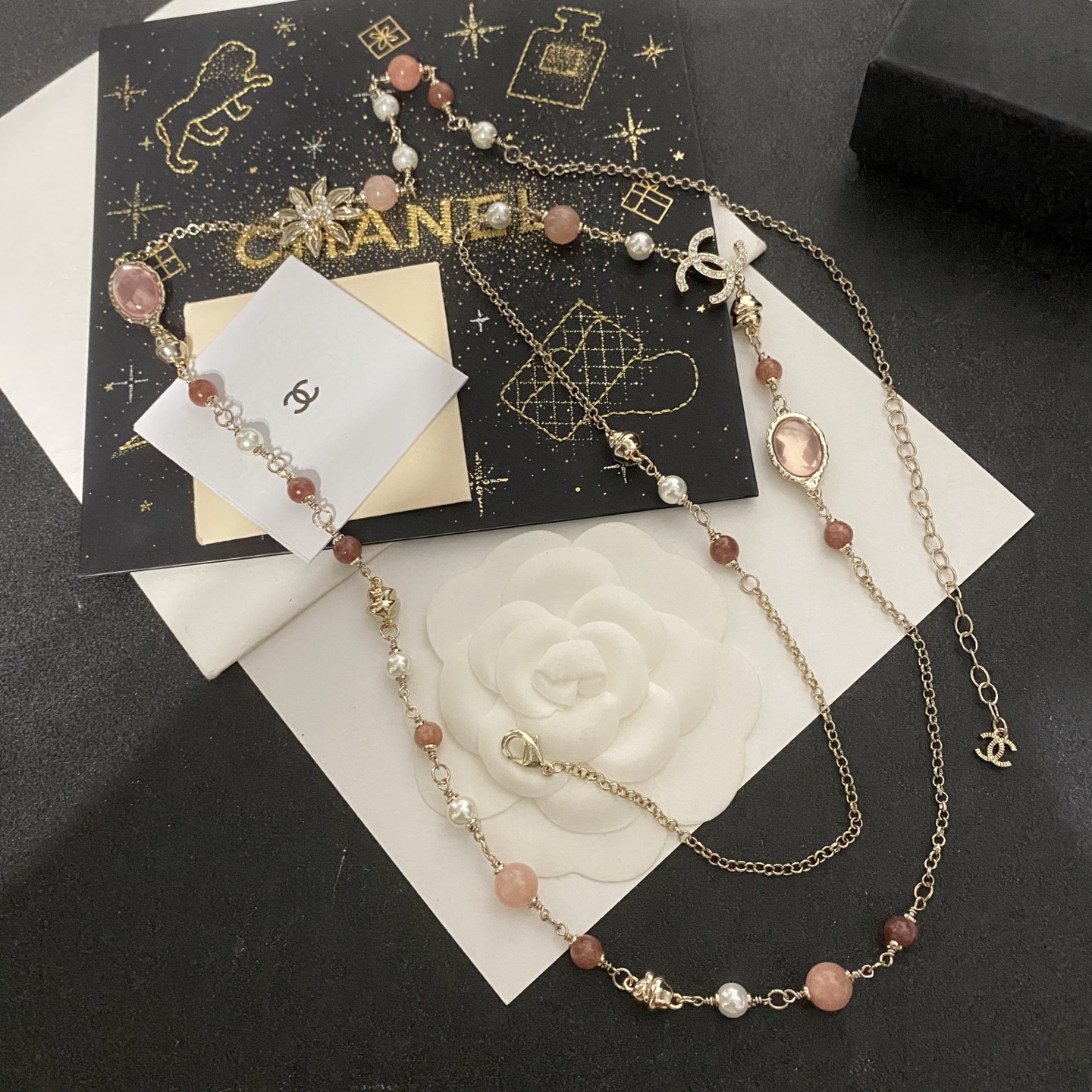 Chanel香奈儿 中古 字母毛衣链 项链👀小香家的款式真心无需多介绍😘🎶每一款都超好看，精致大方，非