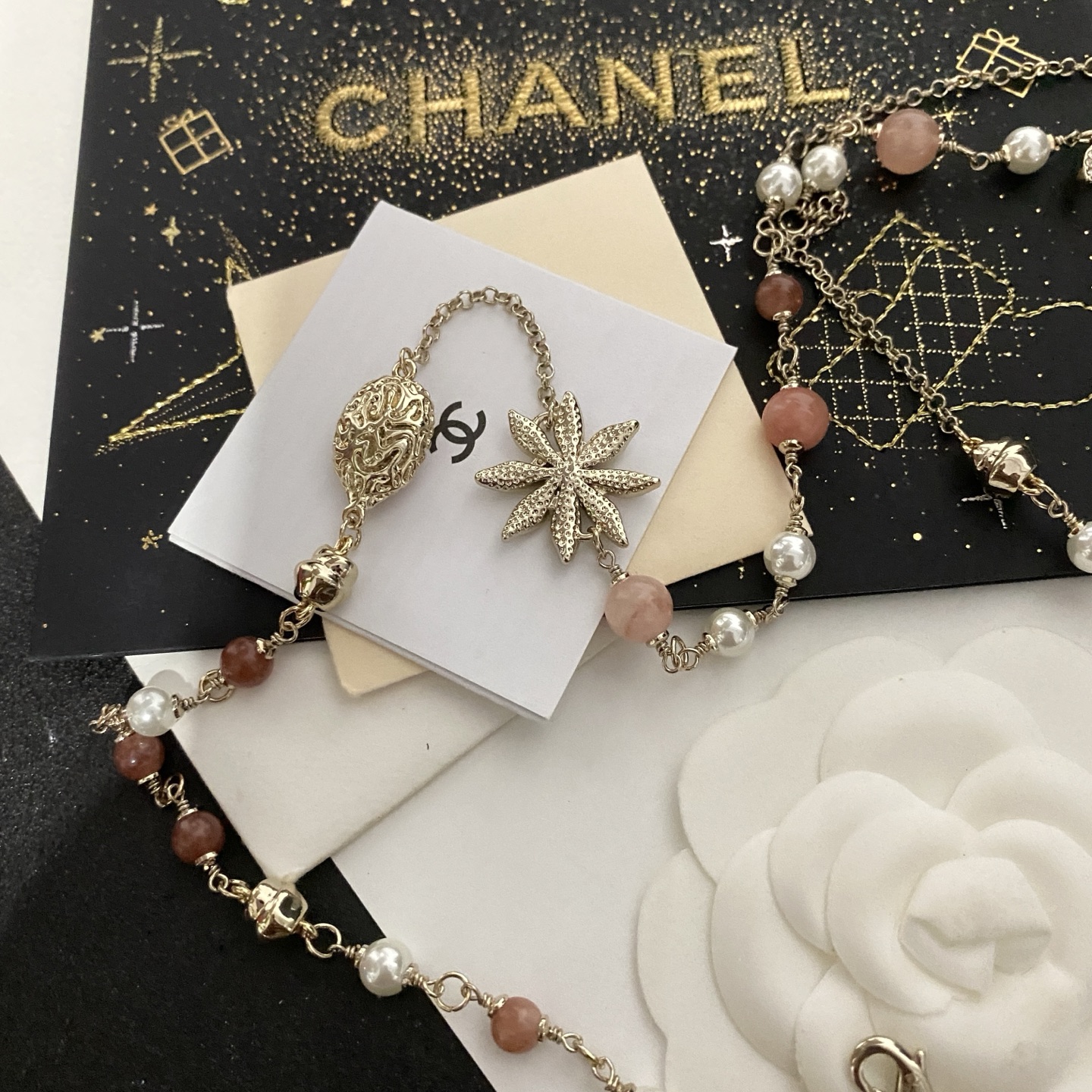 Chanel香奈儿 中古 字母毛衣链 项链👀小香家的款式真心无需多介绍😘🎶每一款都超好看，精致大方，非