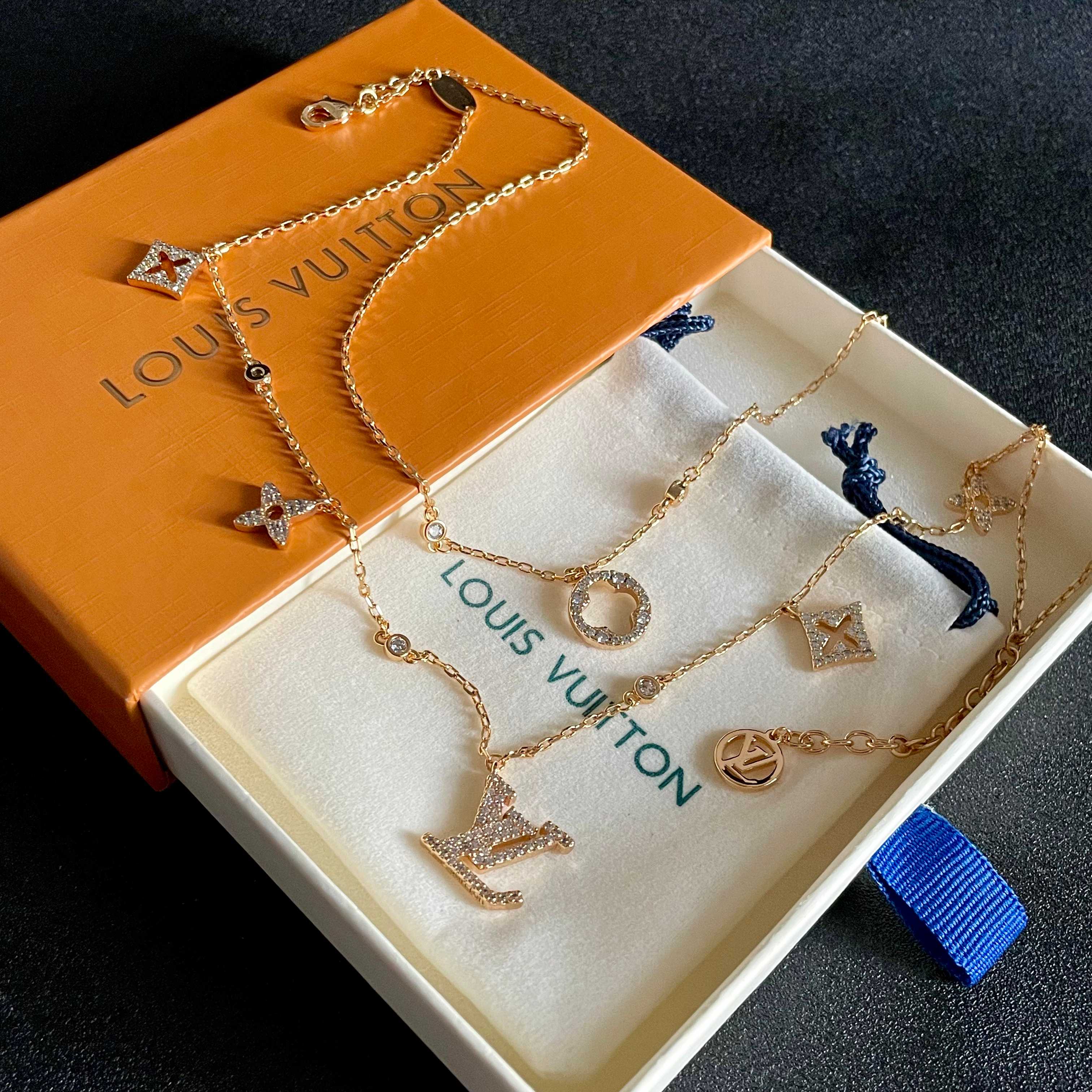  LV 项链🔹🔹Louis Vuitton 路易威登🔹专柜一致材质 火爆款出货 设计独特 复古前卫 男神
