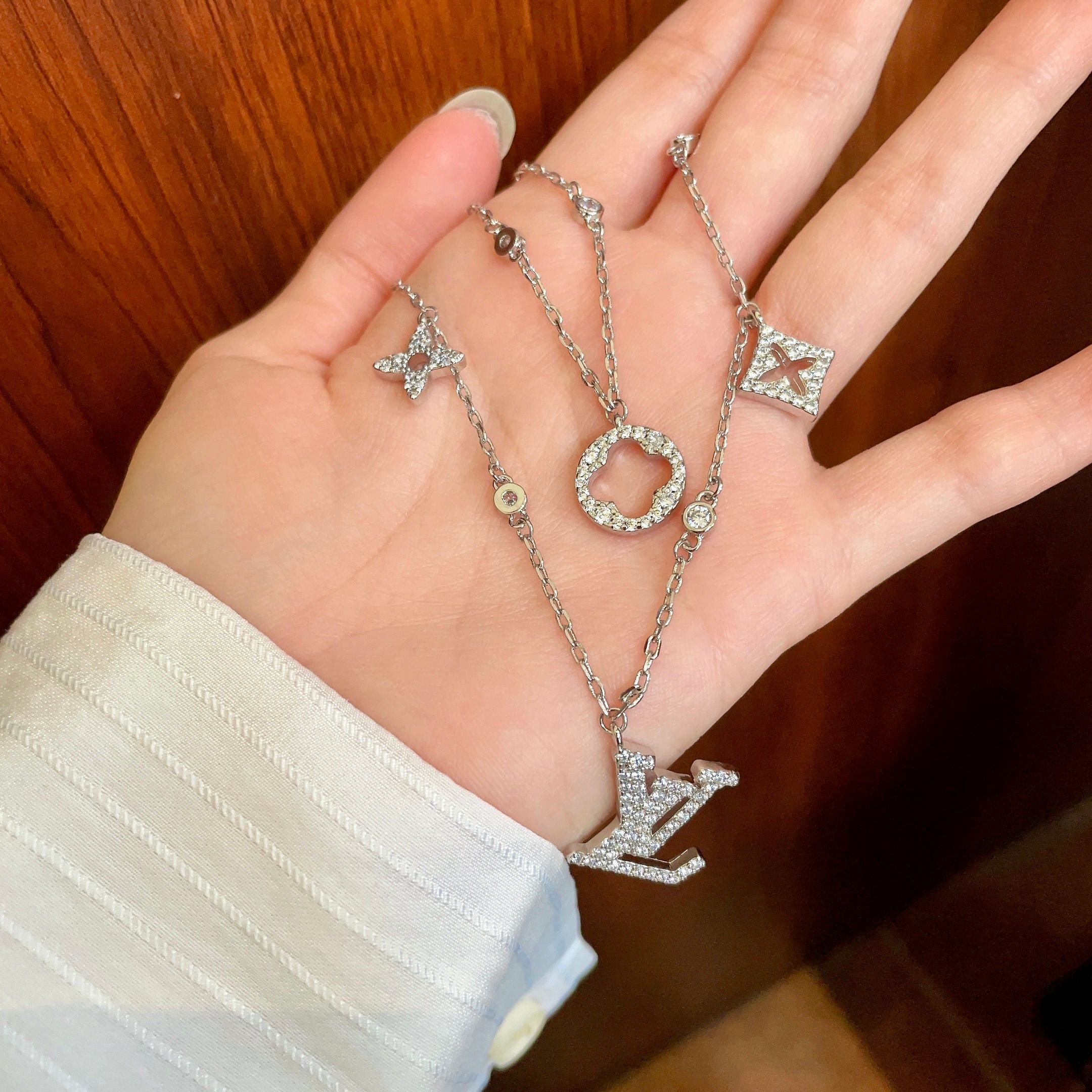  LV 项链🔹🔹Louis Vuitton 路易威登🔹专柜一致材质 火爆款出货 设计独特 复古前卫 男神