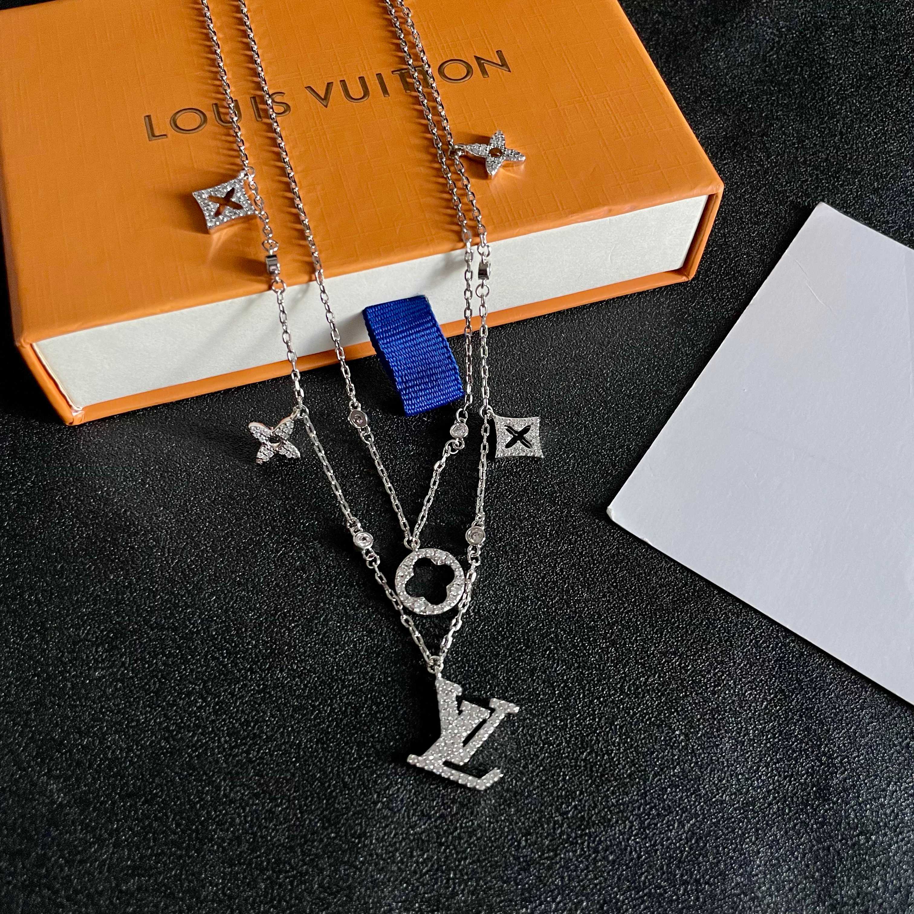  LV 项链🔹🔹Louis Vuitton 路易威登🔹专柜一致材质 火爆款出货 设计独特 复古前卫 男神
