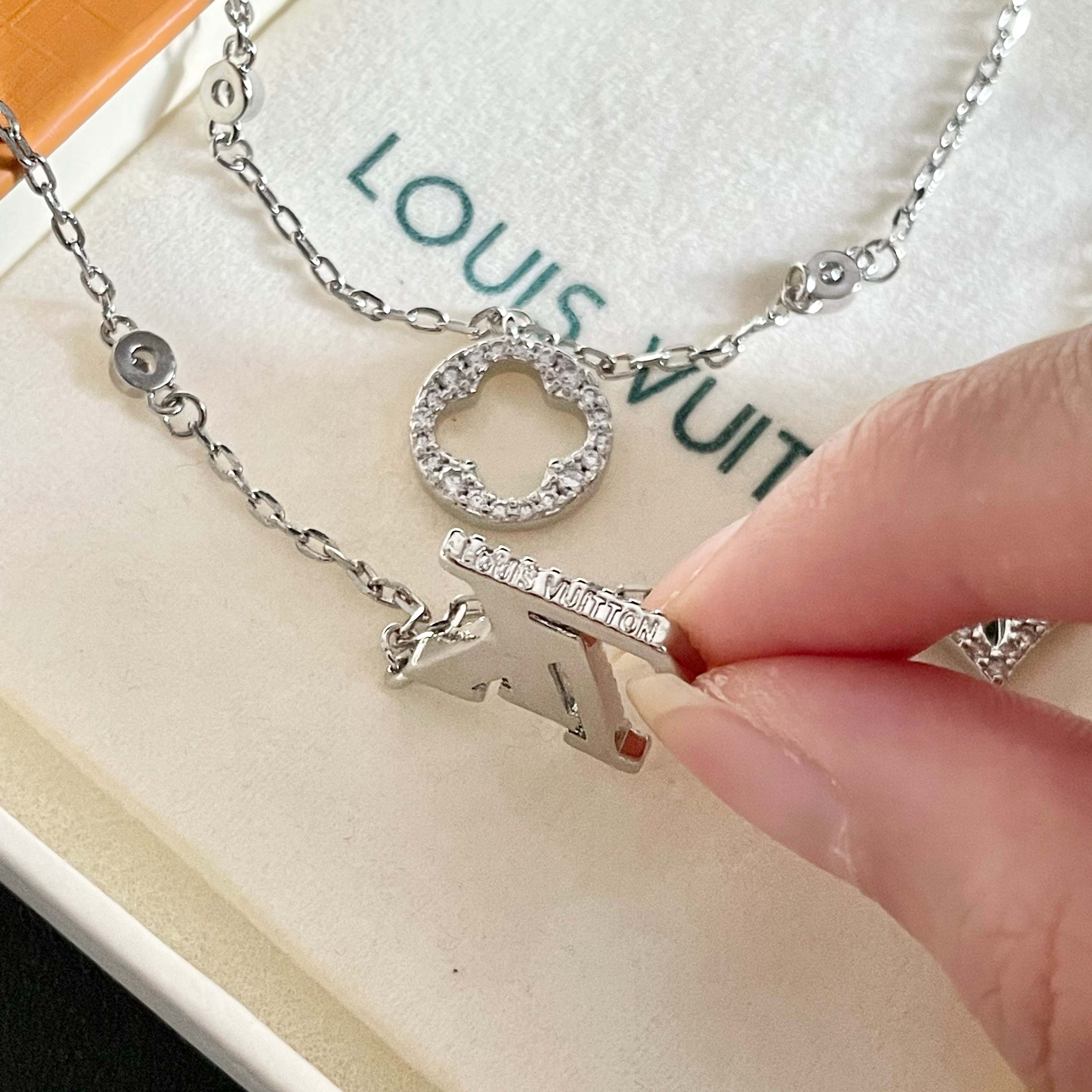  LV 项链🔹🔹Louis Vuitton 路易威登🔹专柜一致材质 火爆款出货 设计独特 复古前卫 男神
