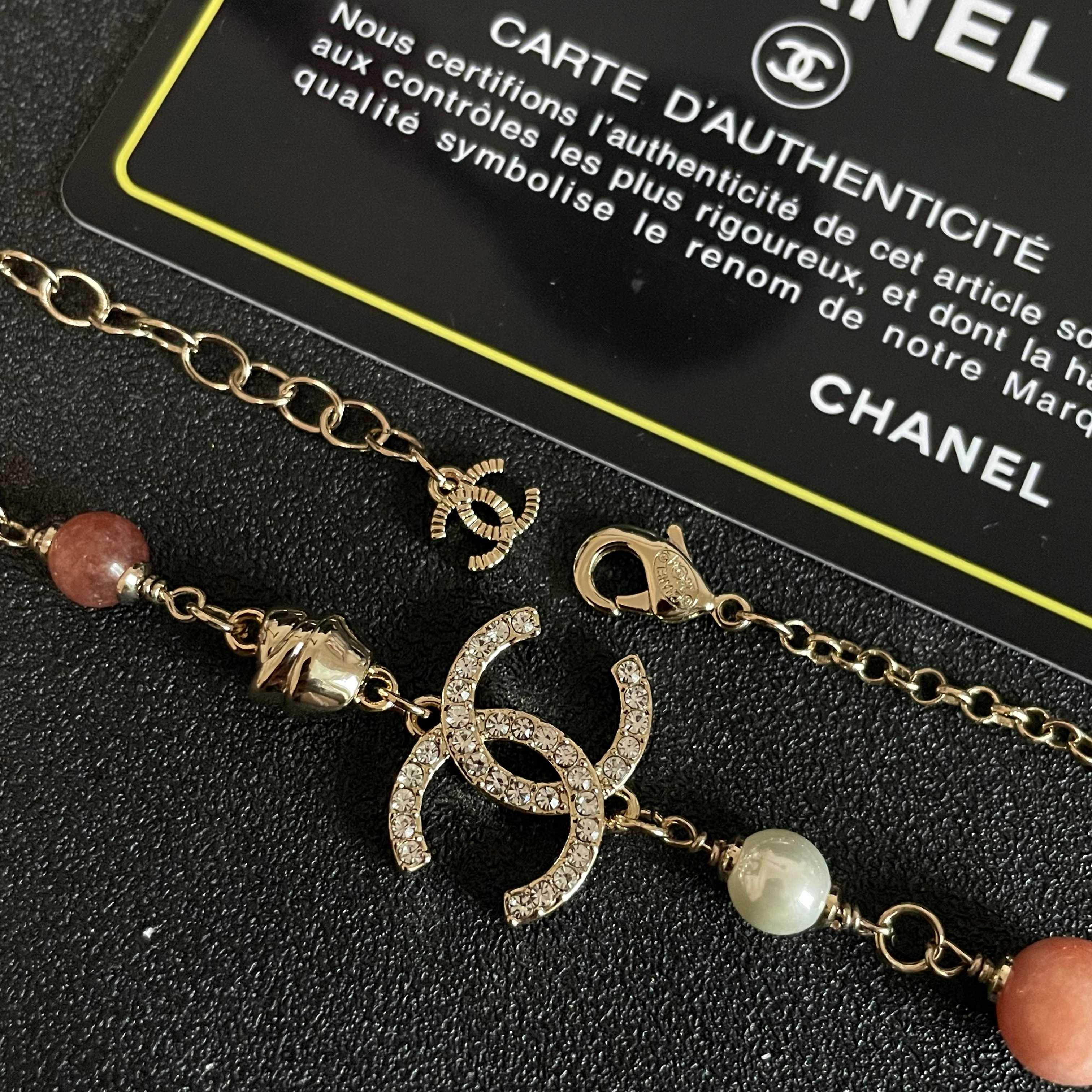  Chanel香奈儿 中古 字母毛衣链 项链👀小香家的款式真心无需多介绍😘🎶每一款都超好看，精致大方，非