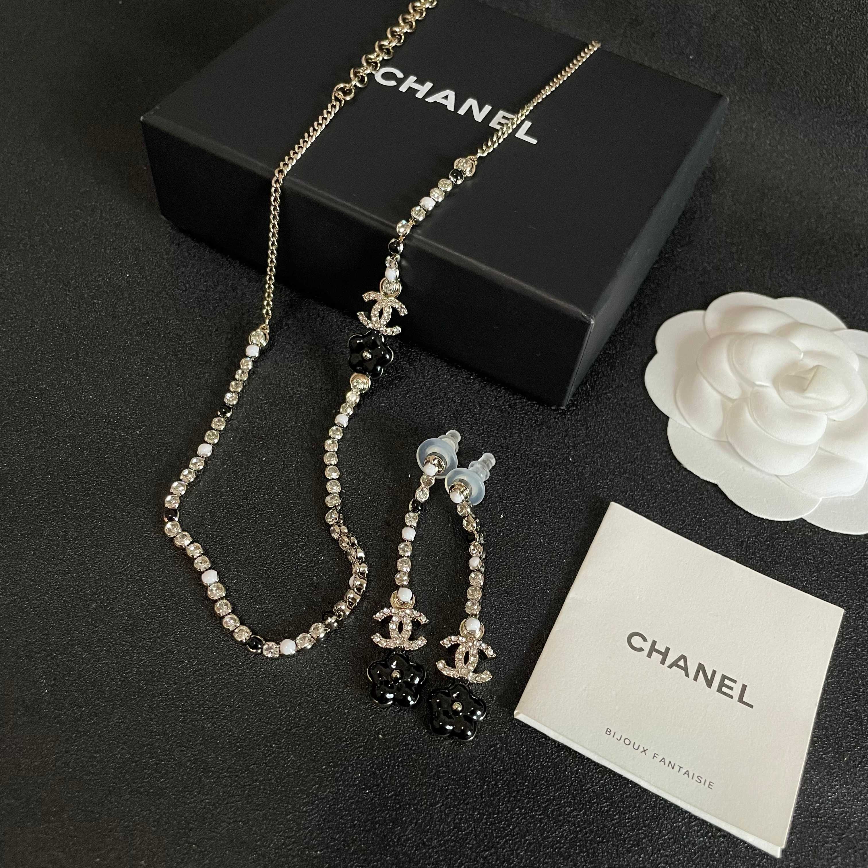 Chanel香奈儿 中古 双C耳钉👀原版复刻logo 小香家的款式真心无需多介绍😘🎶每一款都超好看，精致