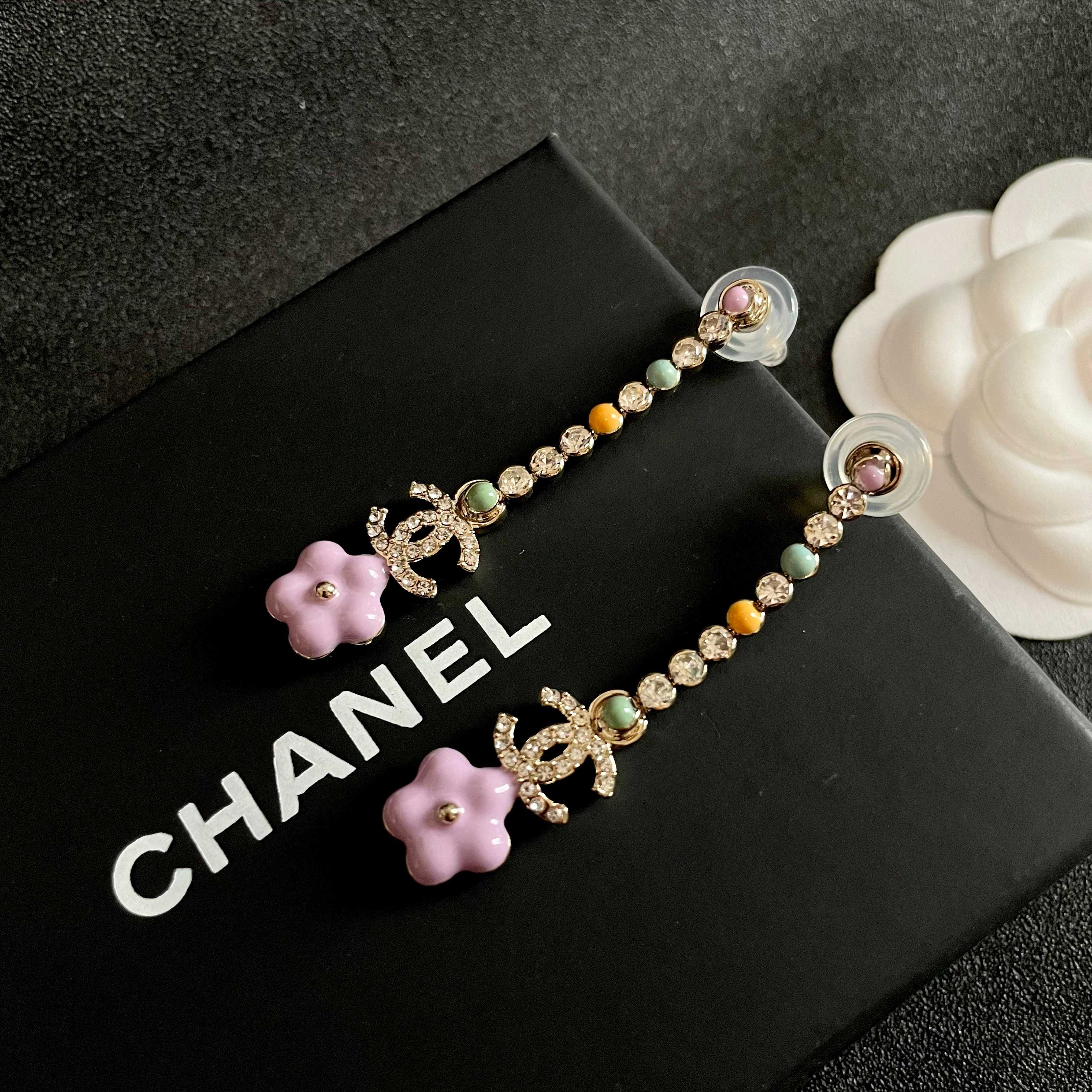 Chanel香奈儿 中古 双C耳钉👀原版复刻logo 小香家的款式真心无需多介绍😘🎶每一款都超好看，精致