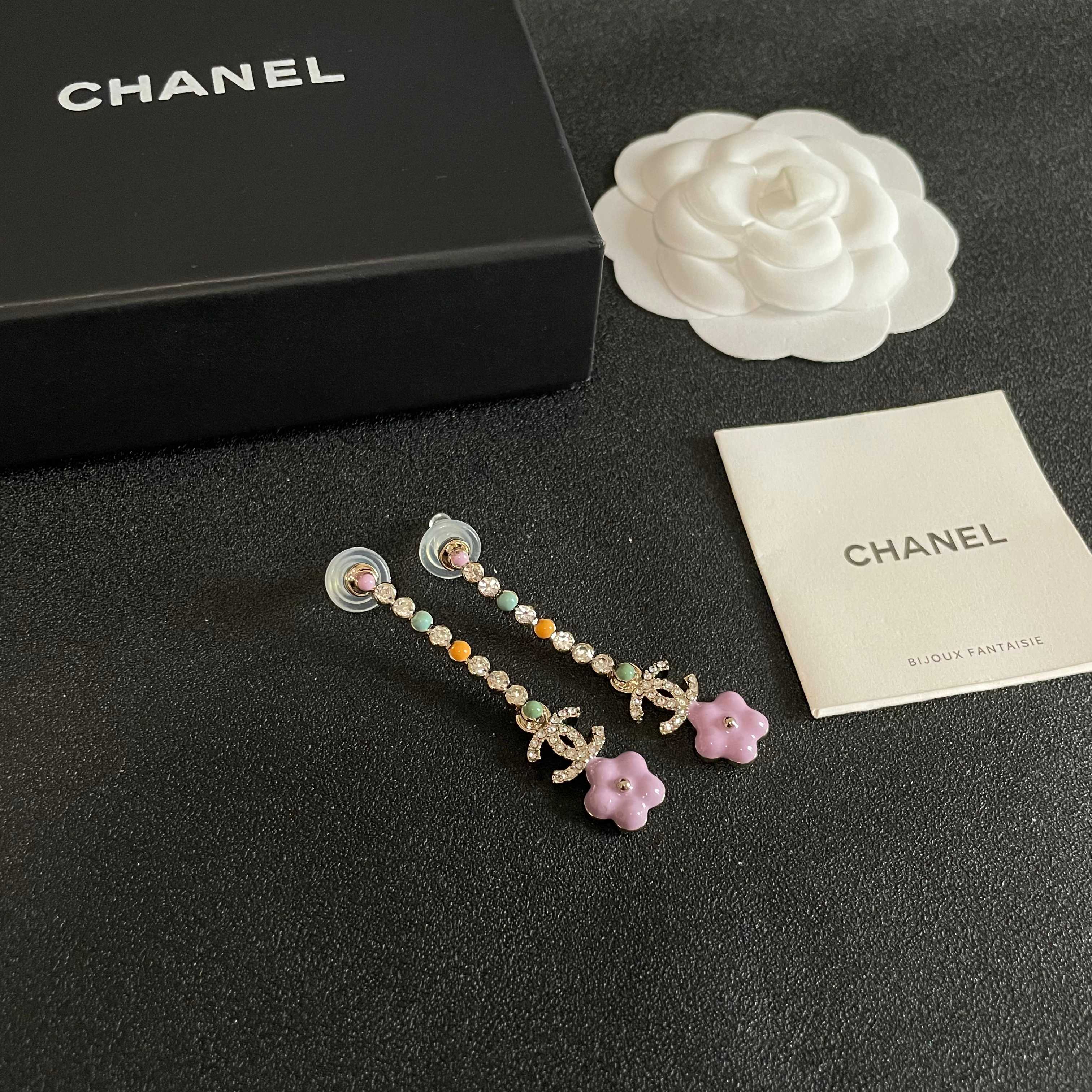 Chanel香奈儿 中古 双C耳钉👀原版复刻logo 小香家的款式真心无需多介绍😘🎶每一款都超好看，精致
