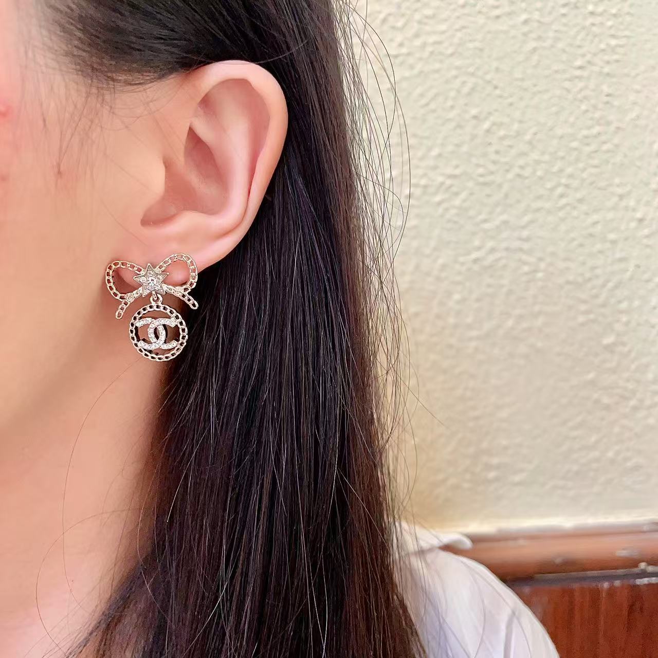 Chanel香奈儿 中古 耳钉👀小香家的款式真心无需多介绍😘🎶每一款都超好看，精致大方，非常显气质.
