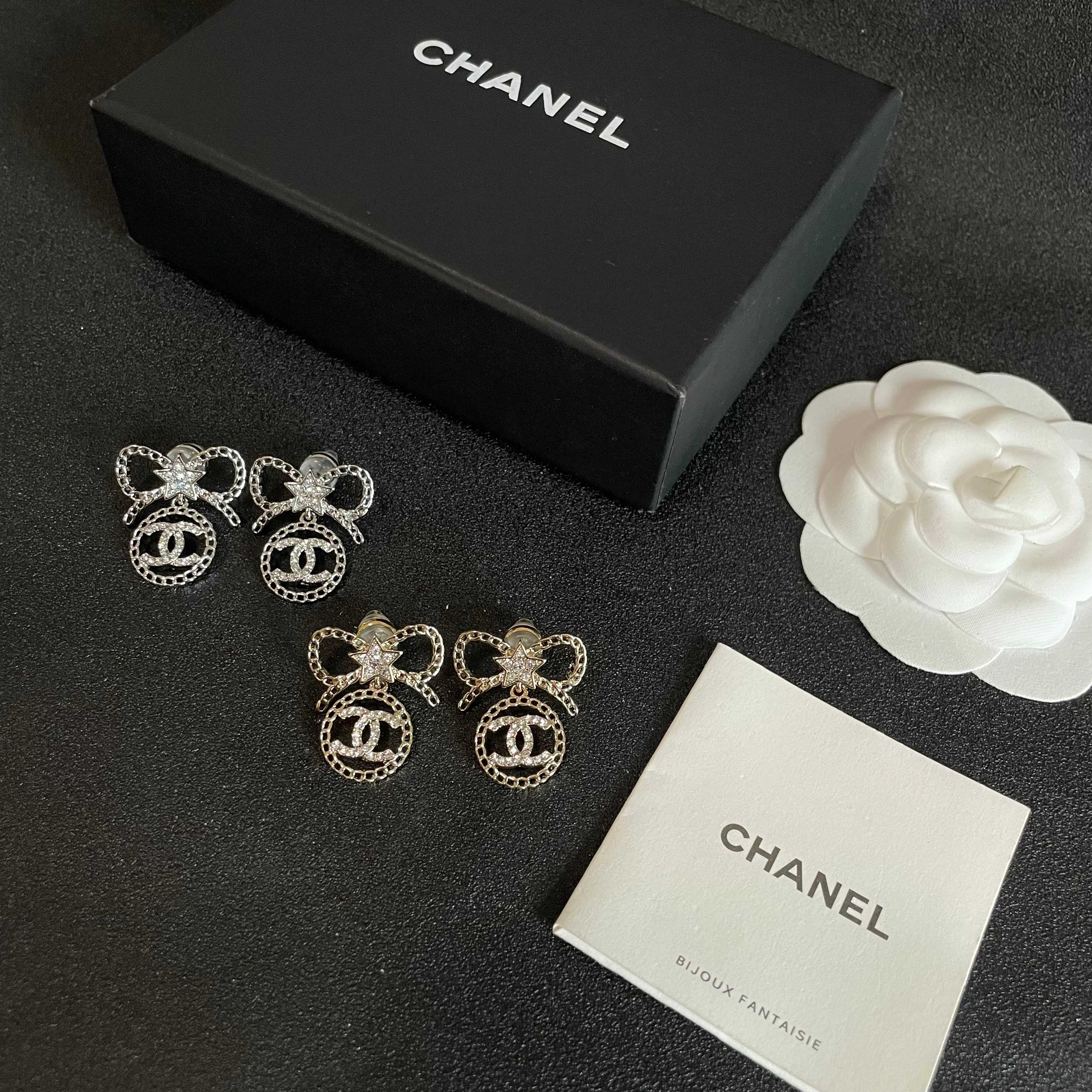 Chanel香奈儿 中古 耳钉👀小香家的款式真心无需多介绍😘🎶每一款都超好看，精致大方，非常显气质.