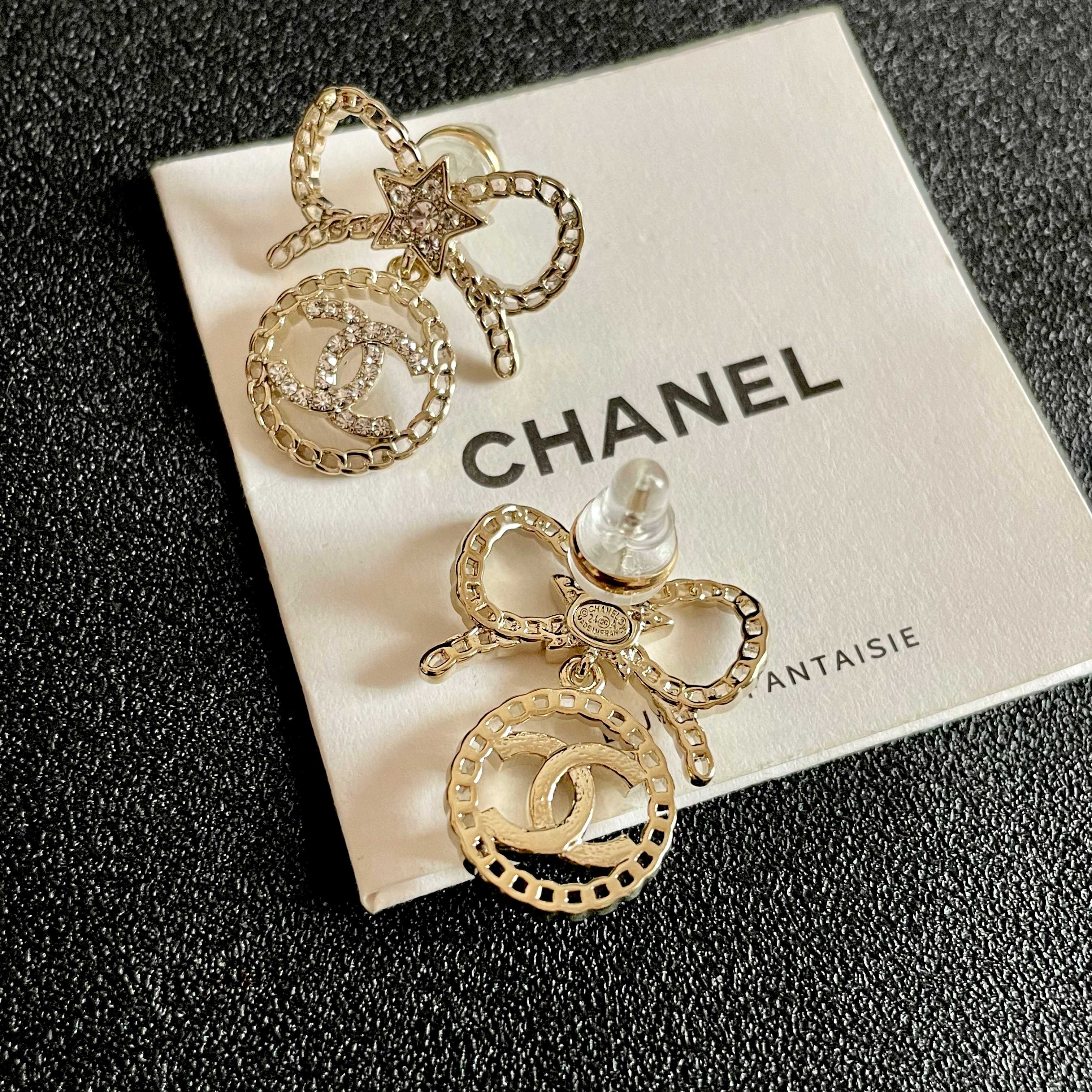 Chanel香奈儿 中古 耳钉👀小香家的款式真心无需多介绍😘🎶每一款都超好看，精致大方，非常显气质.
