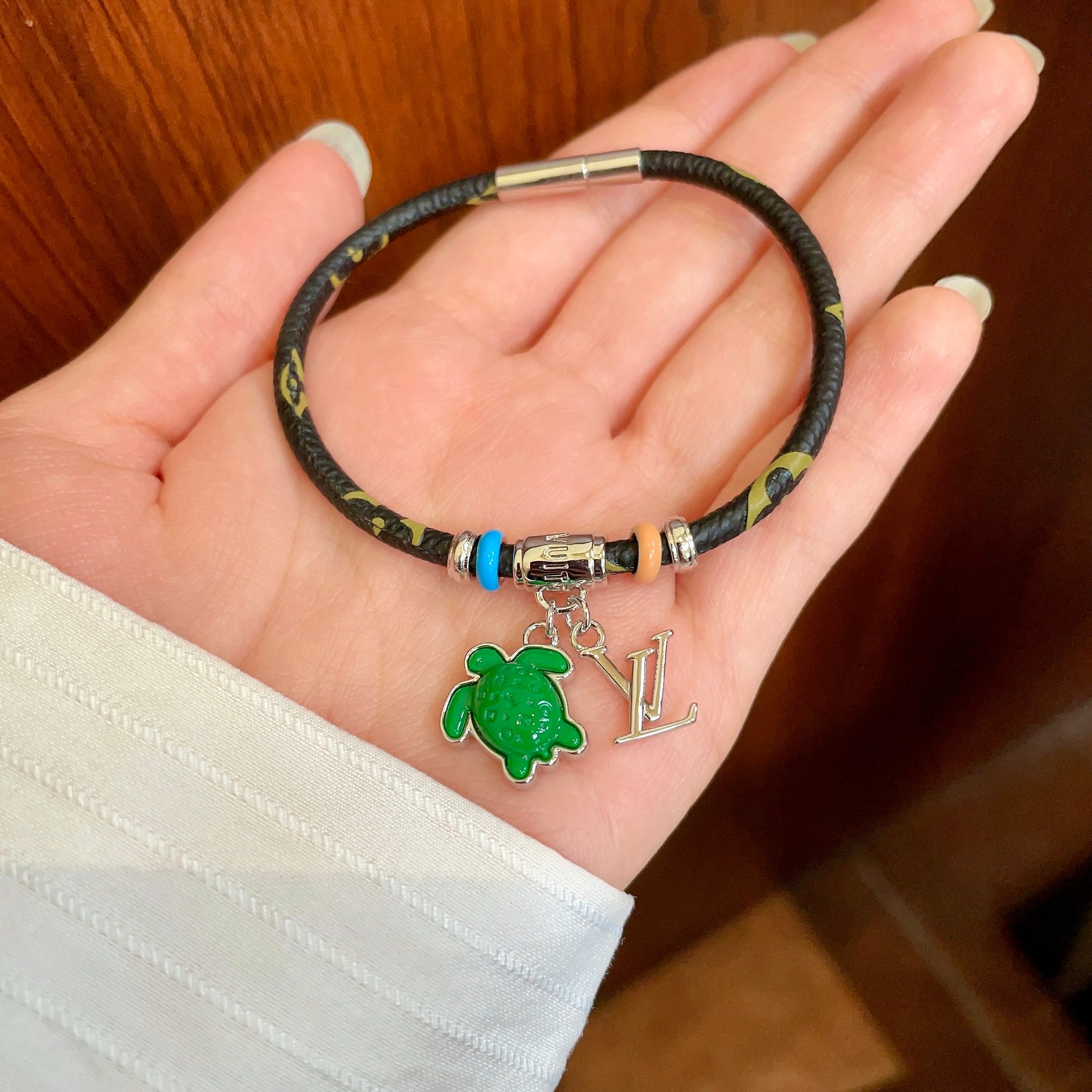 新品😍 2025新款 原单货 LV宽版皮革纹印花手镯🔹🔹Louis Vuitton 路易威登 🔹专柜一致