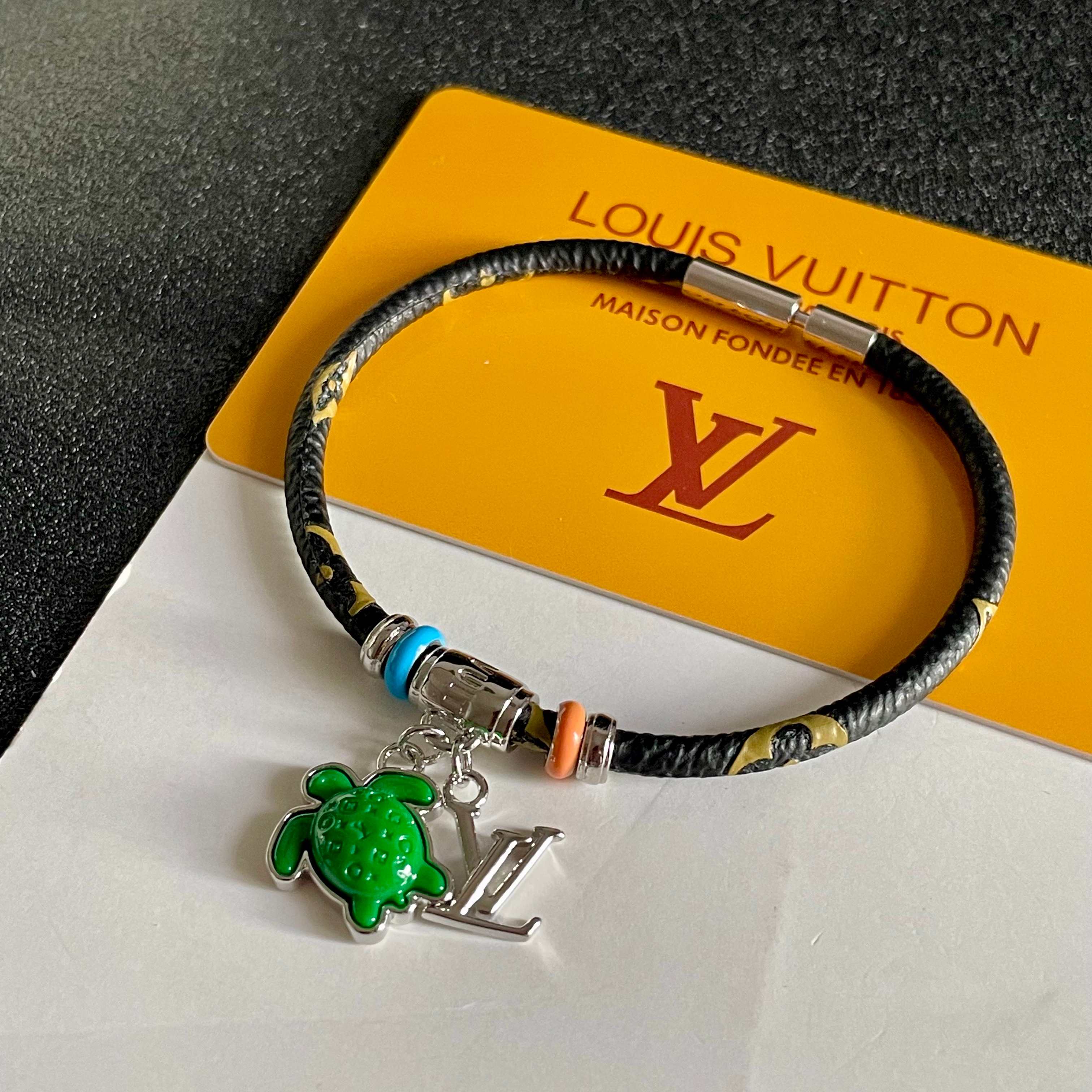 新品😍 2025新款 原单货 LV宽版皮革纹印花手镯🔹🔹Louis Vuitton 路易威登 🔹专柜一致