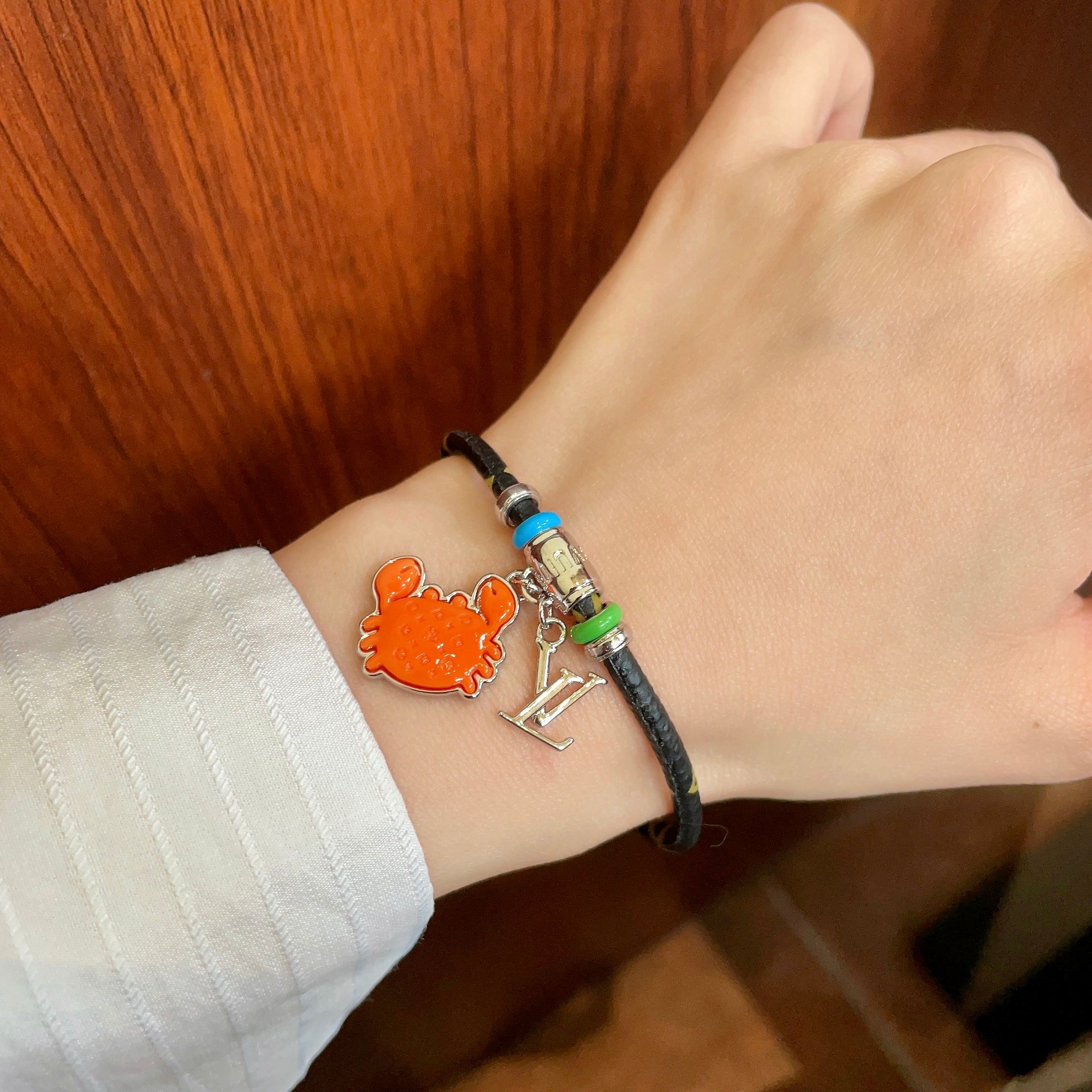 新品😍 2025新款 原单货 LV宽版皮革纹印花手镯🔹🔹Louis Vuitton 路易威登 🔹专柜一致