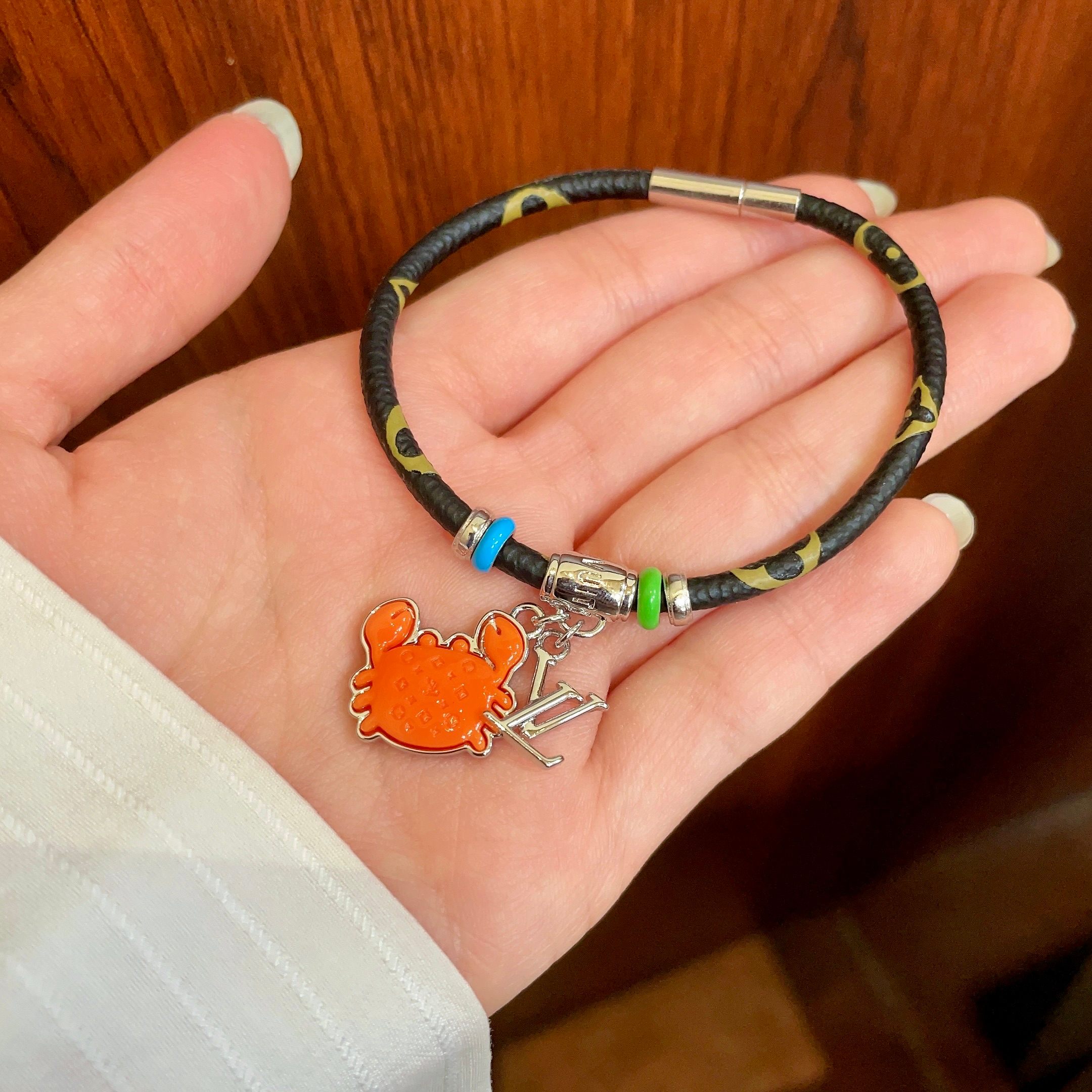 新品😍 2025新款 原单货 LV宽版皮革纹印花手镯🔹🔹Louis Vuitton 路易威登 🔹专柜一致