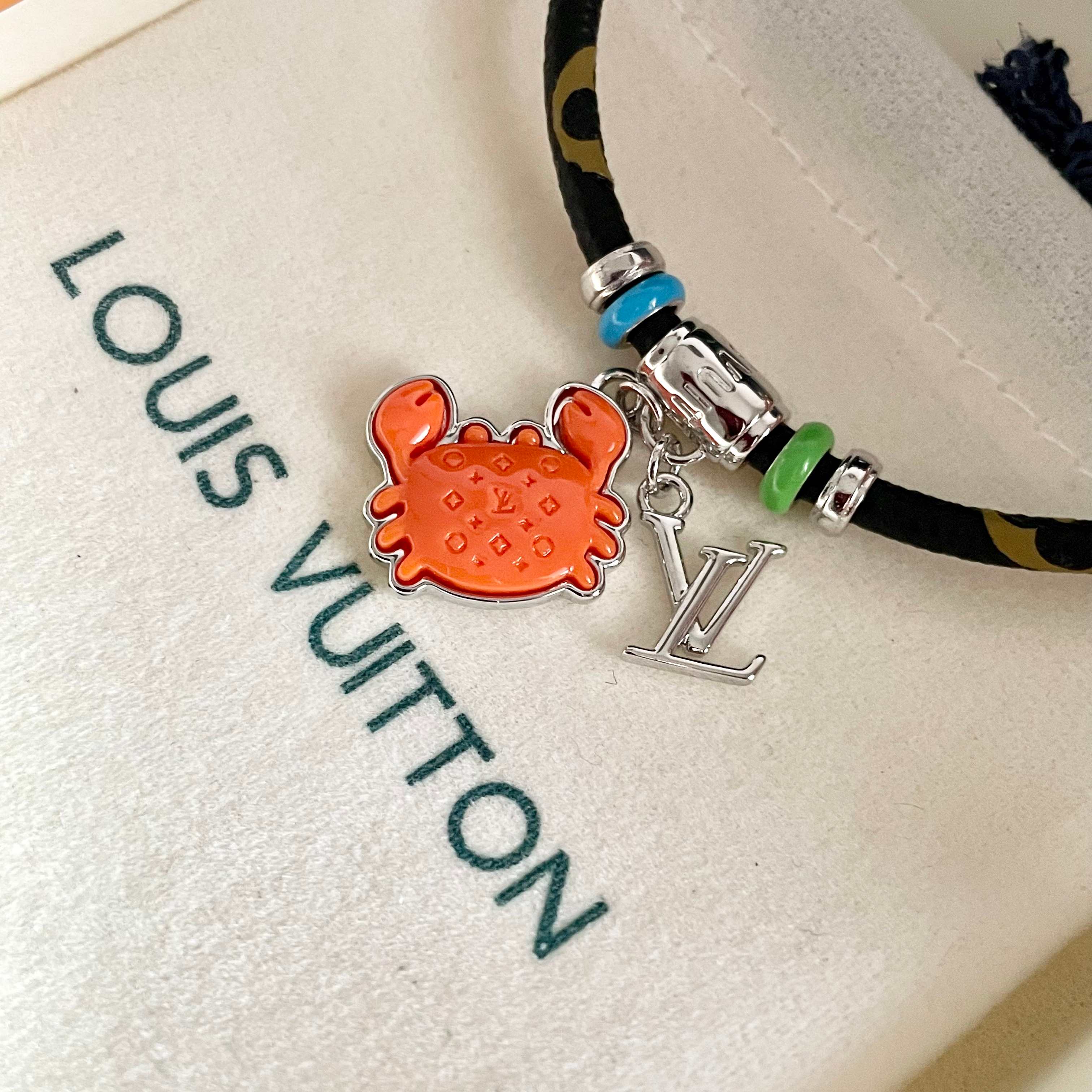 新品😍 2025新款 原单货 LV宽版皮革纹印花手镯🔹🔹Louis Vuitton 路易威登 🔹专柜一致