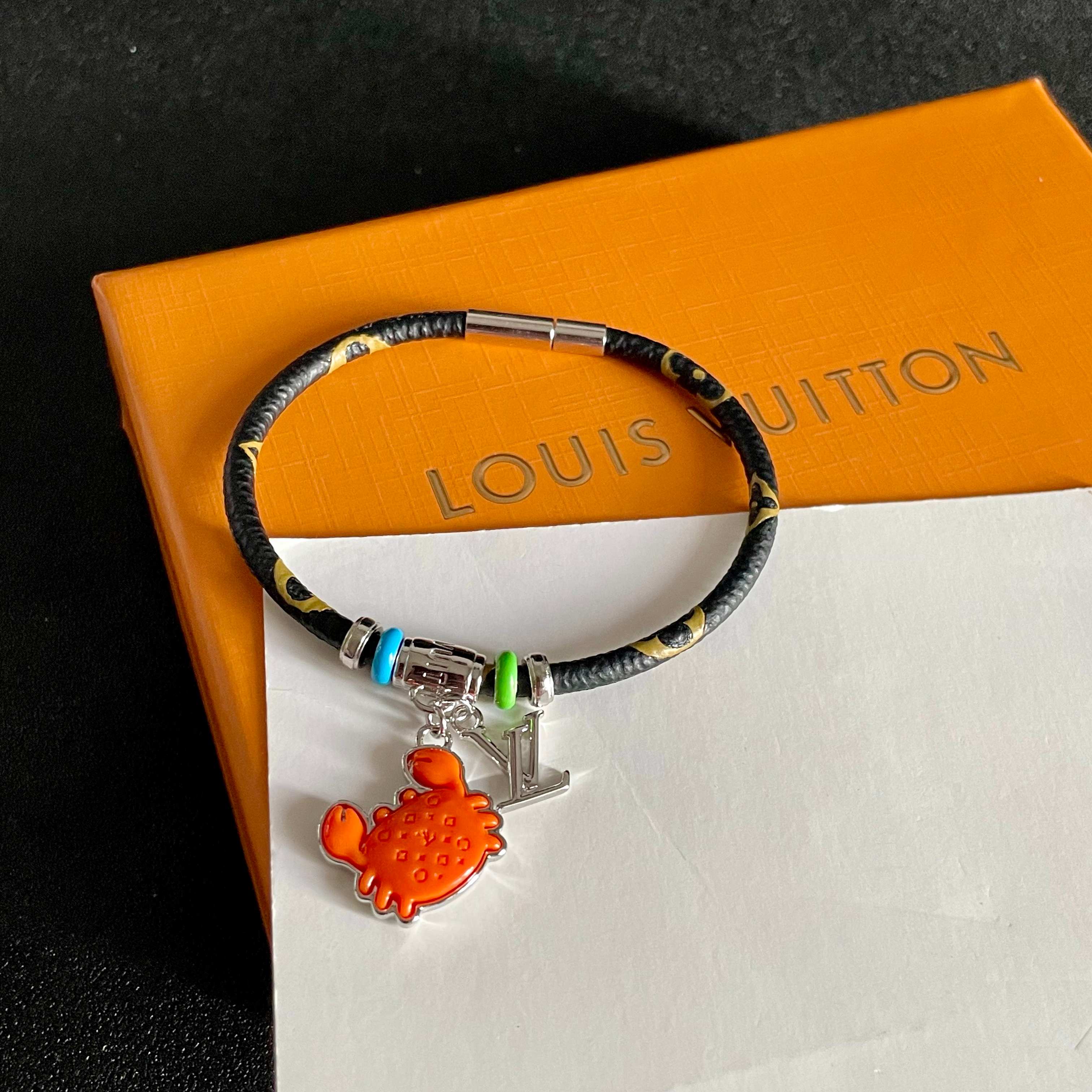 新品😍 2025新款 原单货 LV宽版皮革纹印花手镯🔹🔹Louis Vuitton 路易威登 🔹专柜一致