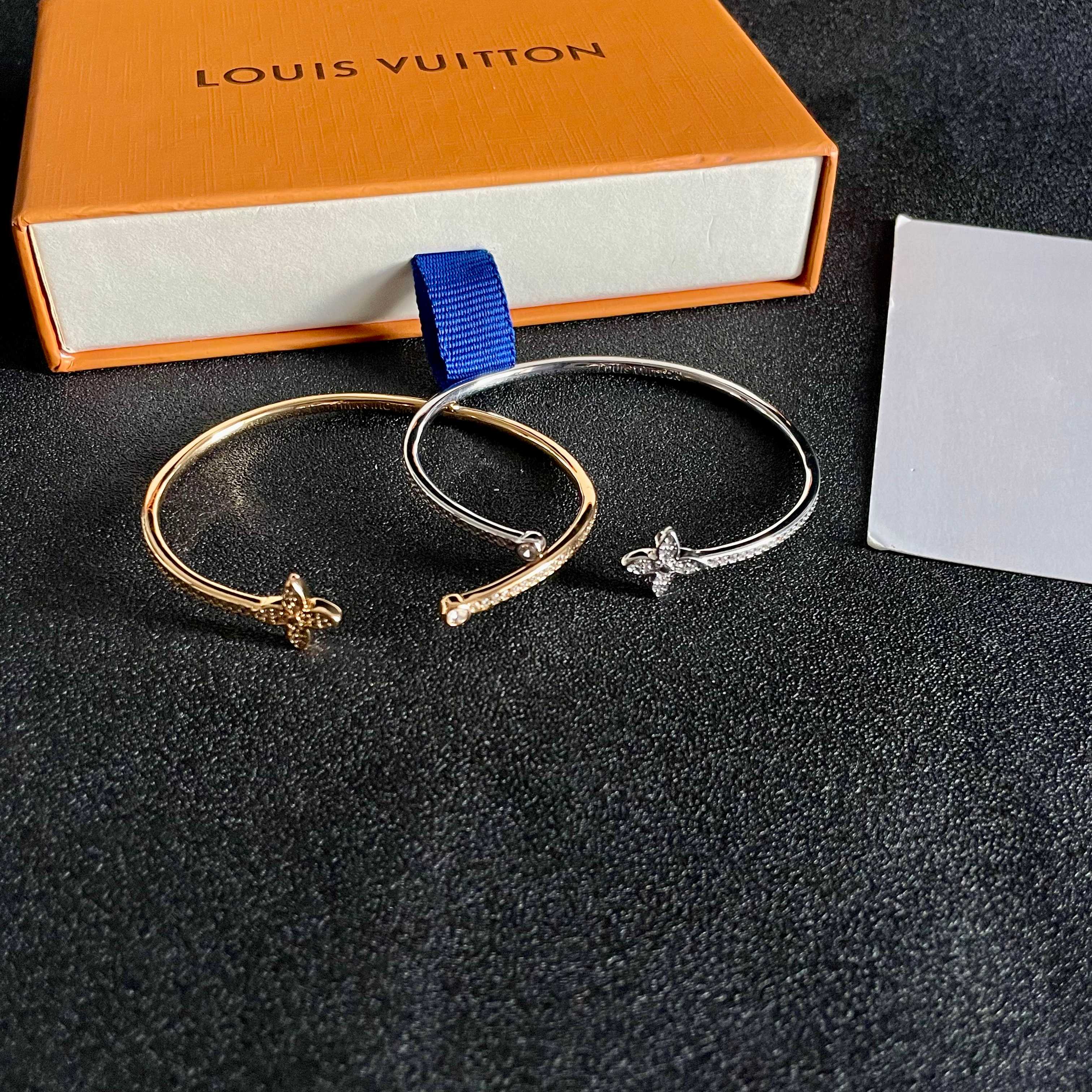 LV 手镯🔹🔹Louis Vuitton 路易威登🔹专柜一致材质 火爆款出货 设计独特 复古前卫 男神、