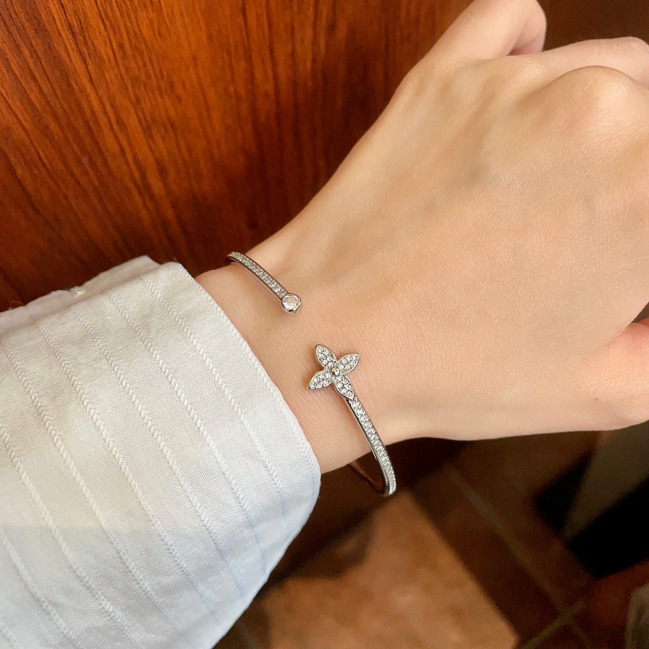 LV 手镯🔹🔹Louis Vuitton 路易威登🔹专柜一致材质 火爆款出货 设计独特 复古前卫 男神、