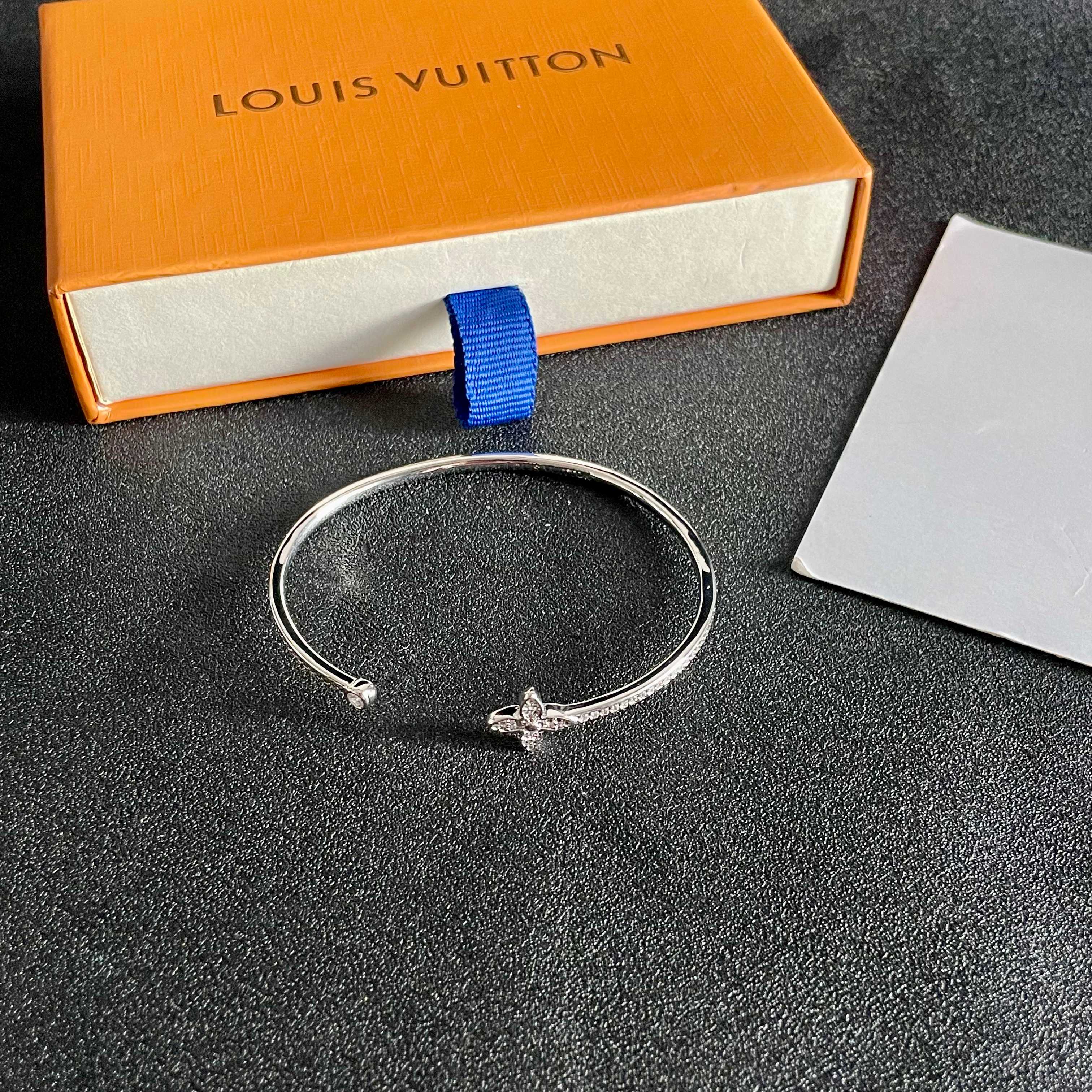 LV 手镯🔹🔹Louis Vuitton 路易威登🔹专柜一致材质 火爆款出货 设计独特 复古前卫 男神、