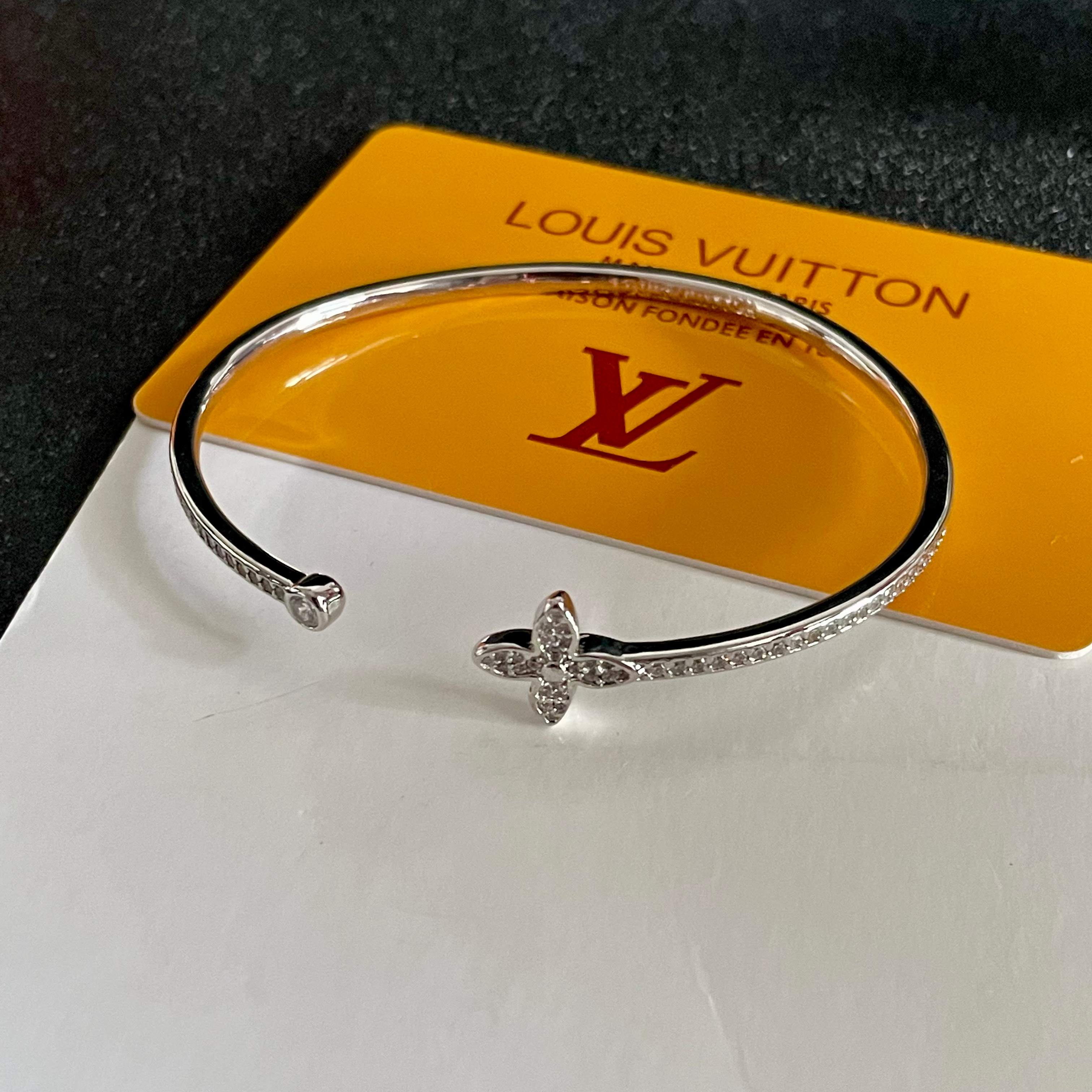 LV 手镯🔹🔹Louis Vuitton 路易威登🔹专柜一致材质 火爆款出货 设计独特 复古前卫 男神、
