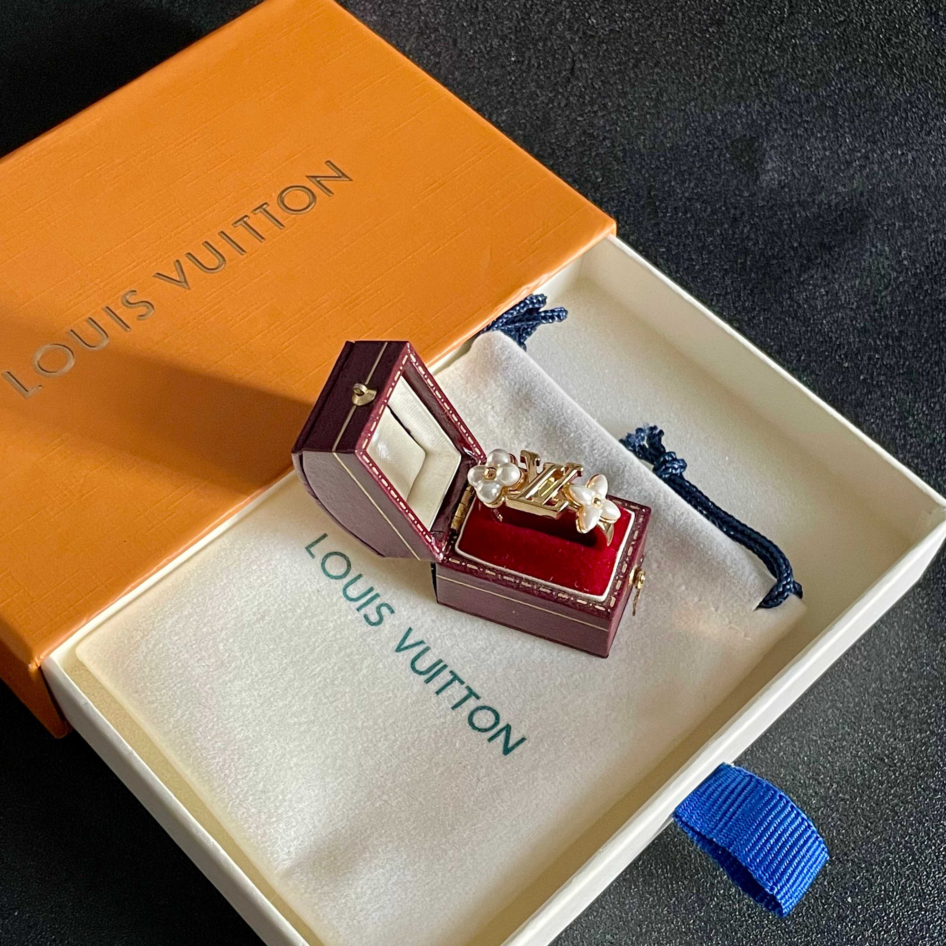 💗新款LV路易威登LouisVuitton珍珠LOGO系列造型戒指！夏天必备款🥰一戴就忍不住想夸的一款，