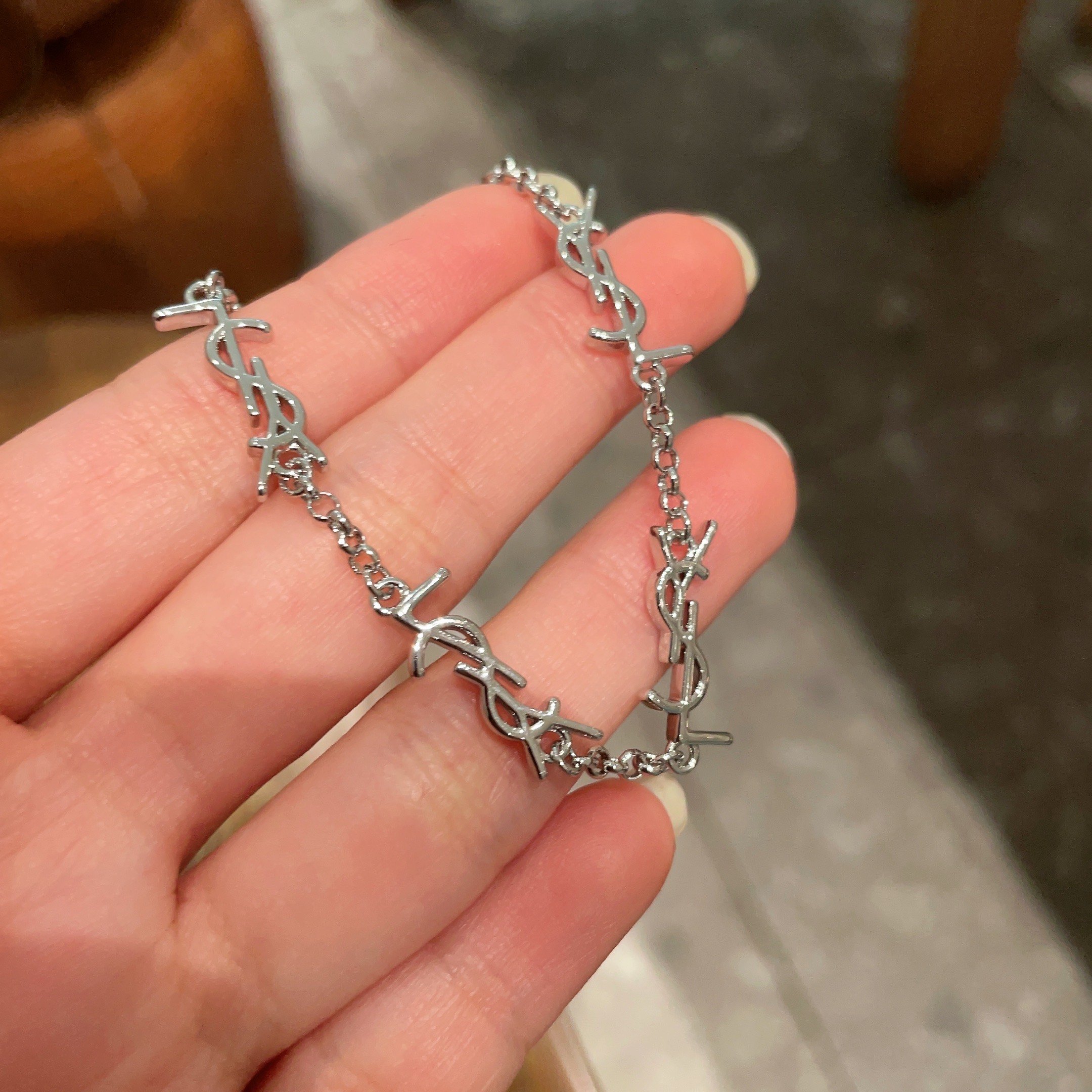 圣罗兰手链❤️ 2025新款👼一线大牌都爱的圣罗兰 新品字母项链手链 金属质感逆袭版字母潮范儿抢风头 完