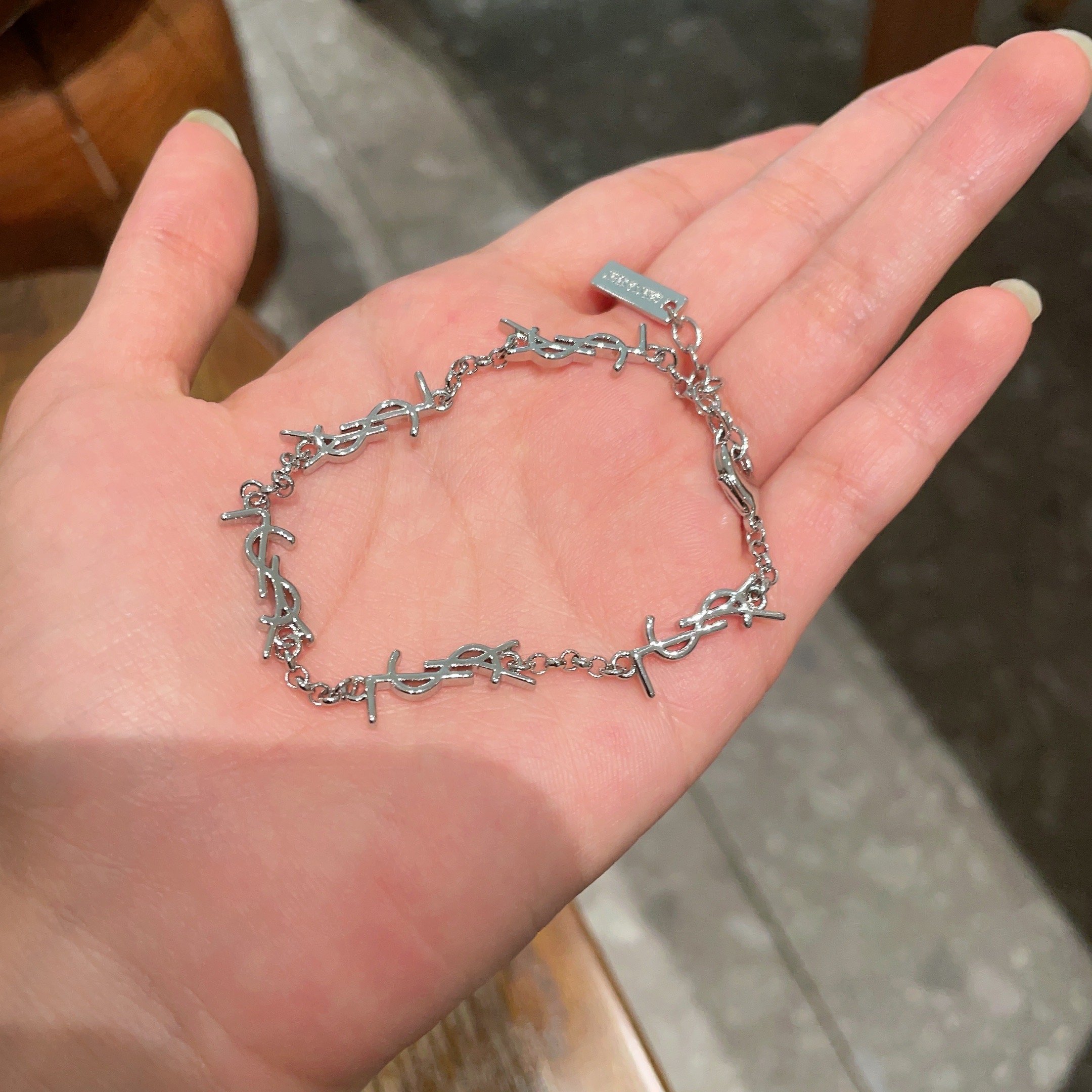 圣罗兰手链❤️ 2025新款👼一线大牌都爱的圣罗兰 新品字母项链手链 金属质感逆袭版字母潮范儿抢风头 完