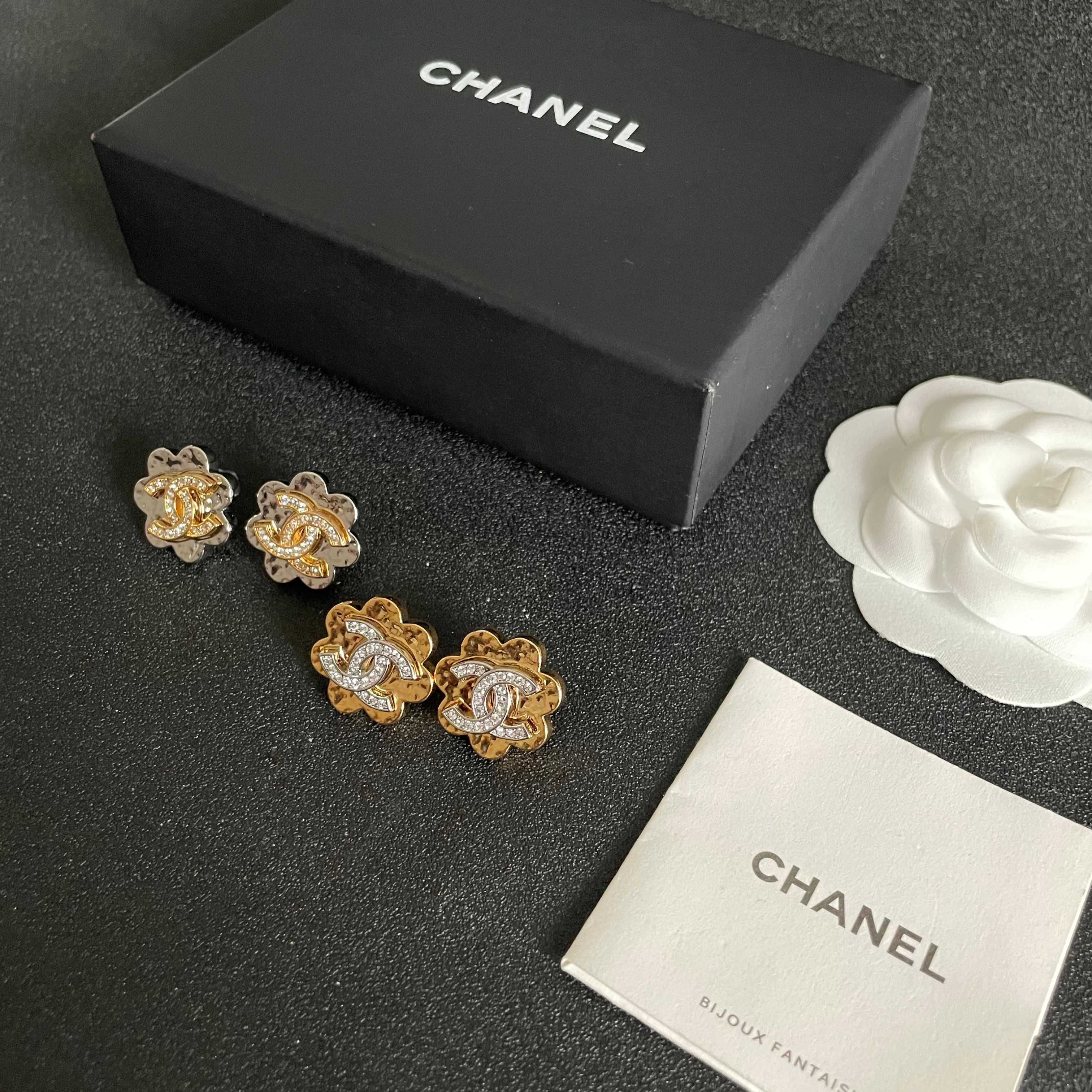Chanel香奈儿 中古 耳钉👀小香家的款式真心无需多介绍😘🎶每一款都超好看，精致大方，非常显气质