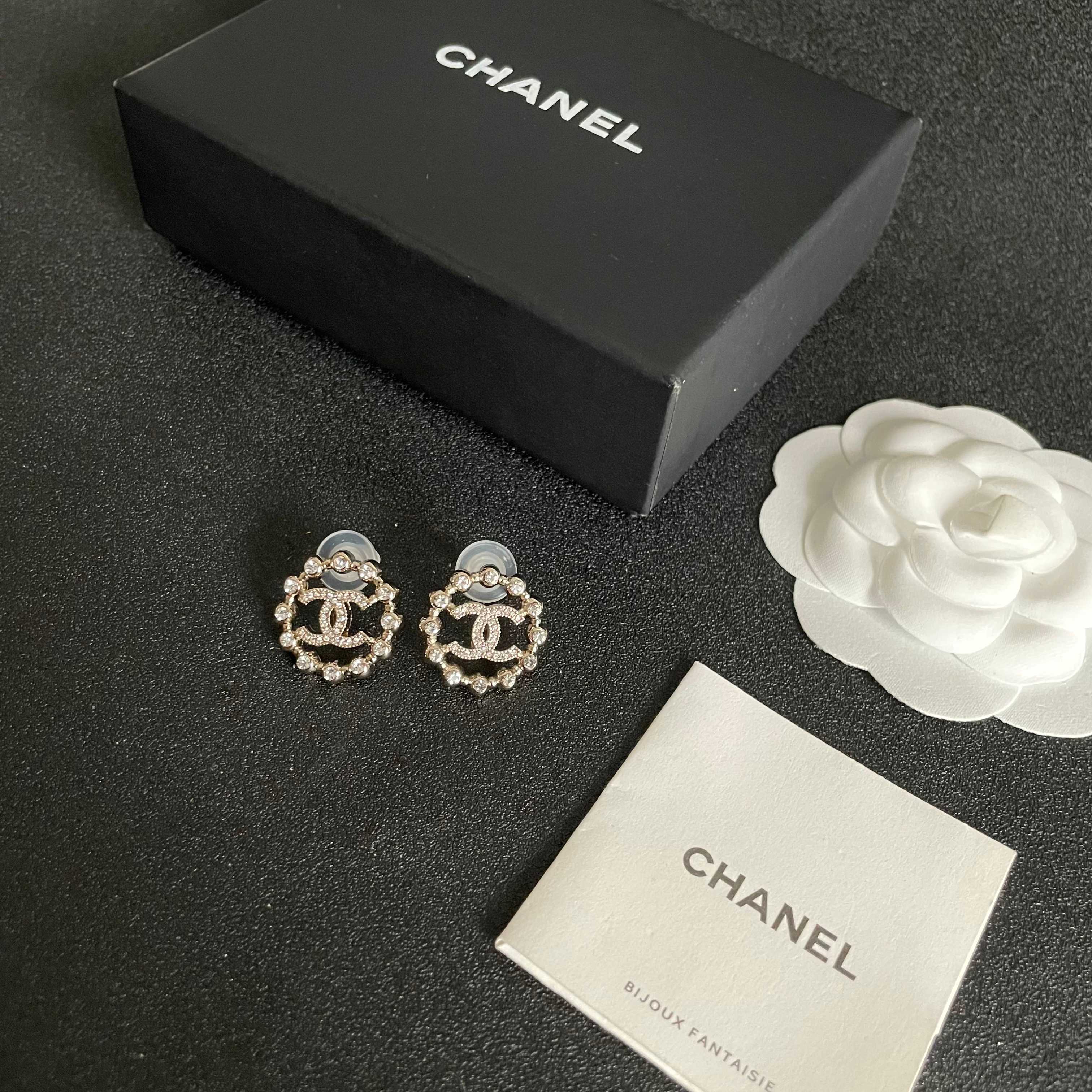 Chanel香奈儿 中古 耳钉👀小香家的款式真心无需多介绍😘🎶每一款都超好看，精致大方，非常显气质