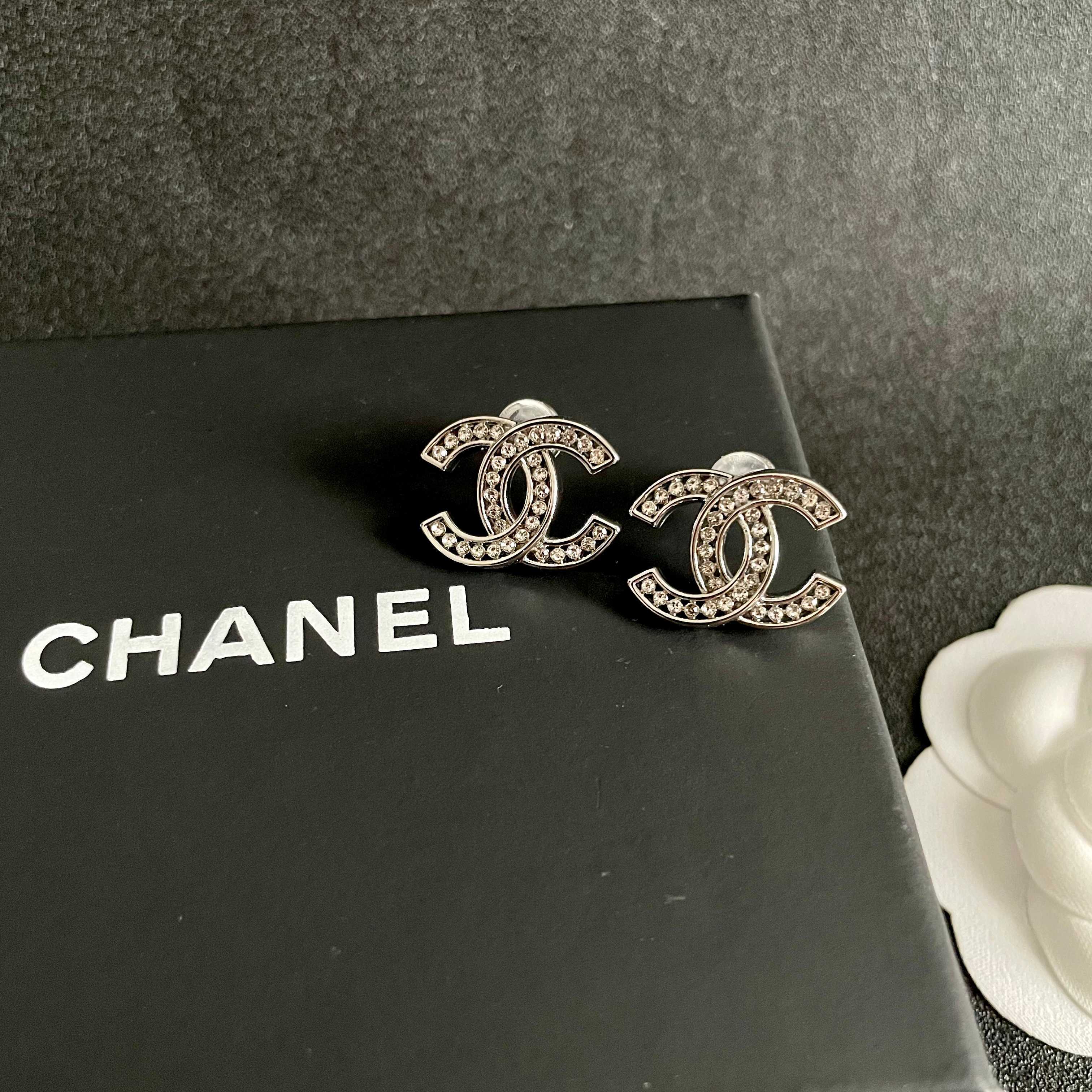 Chanel香奈儿 中古 耳钉👀小香家的款式真心无需多介绍😘🎶每一款都超好看，精致大方，非常显气质