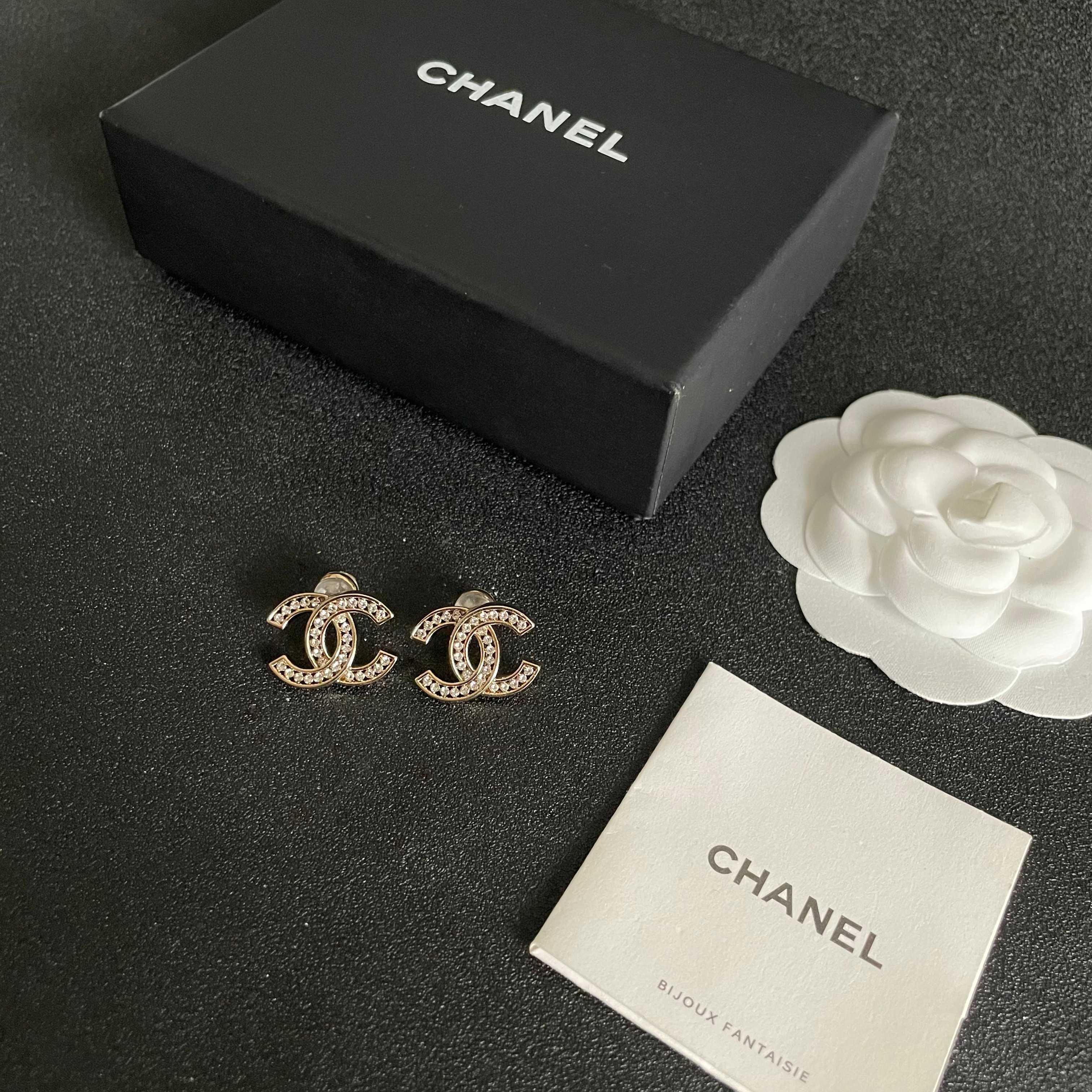 Chanel香奈儿 中古 耳钉👀小香家的款式真心无需多介绍😘🎶每一款都超好看，精致大方，非常显气质