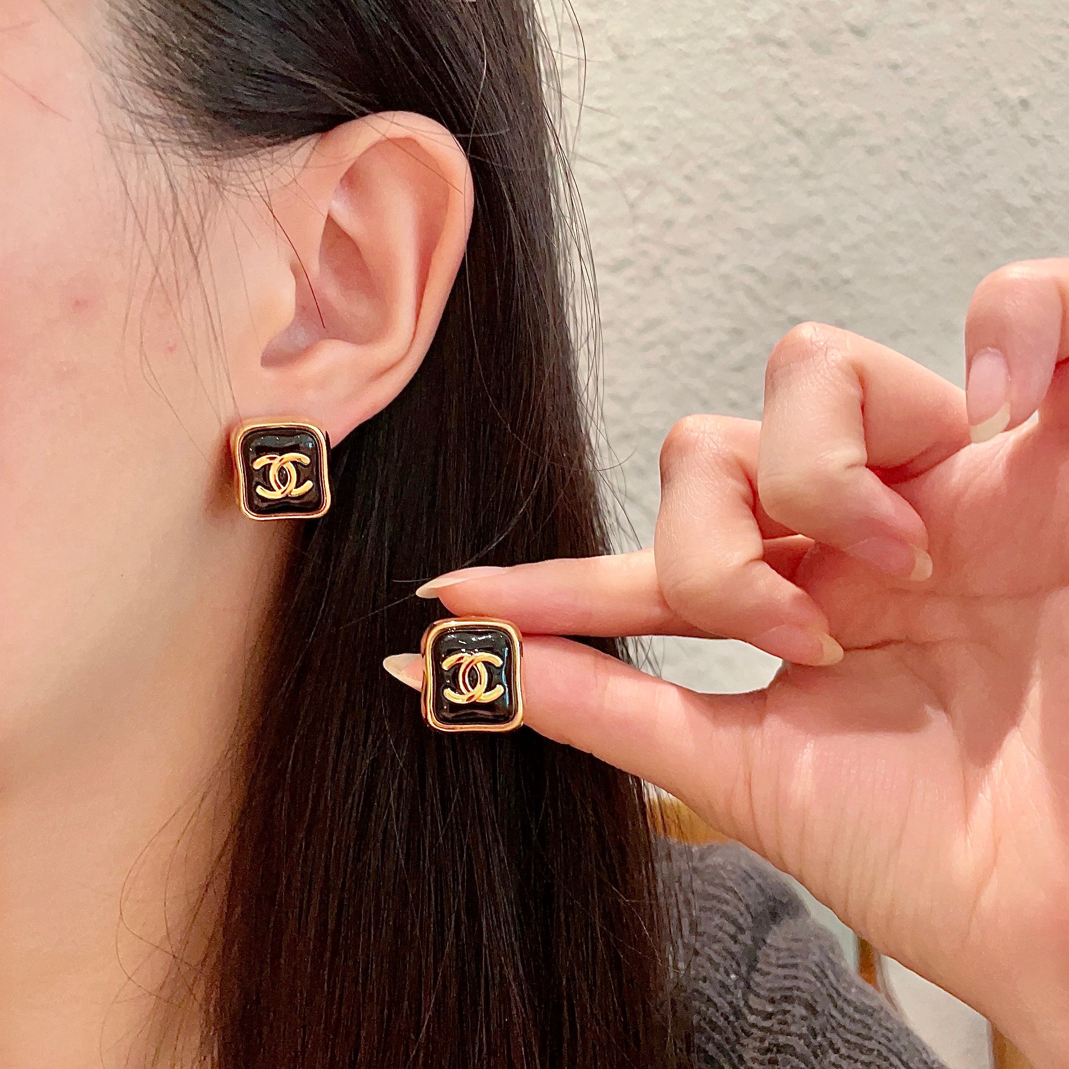 Chanel香奈儿 中古 耳钉👀小香家的款式真心无需多介绍😘🎶每一款都超好看，精致大方，非常显气质