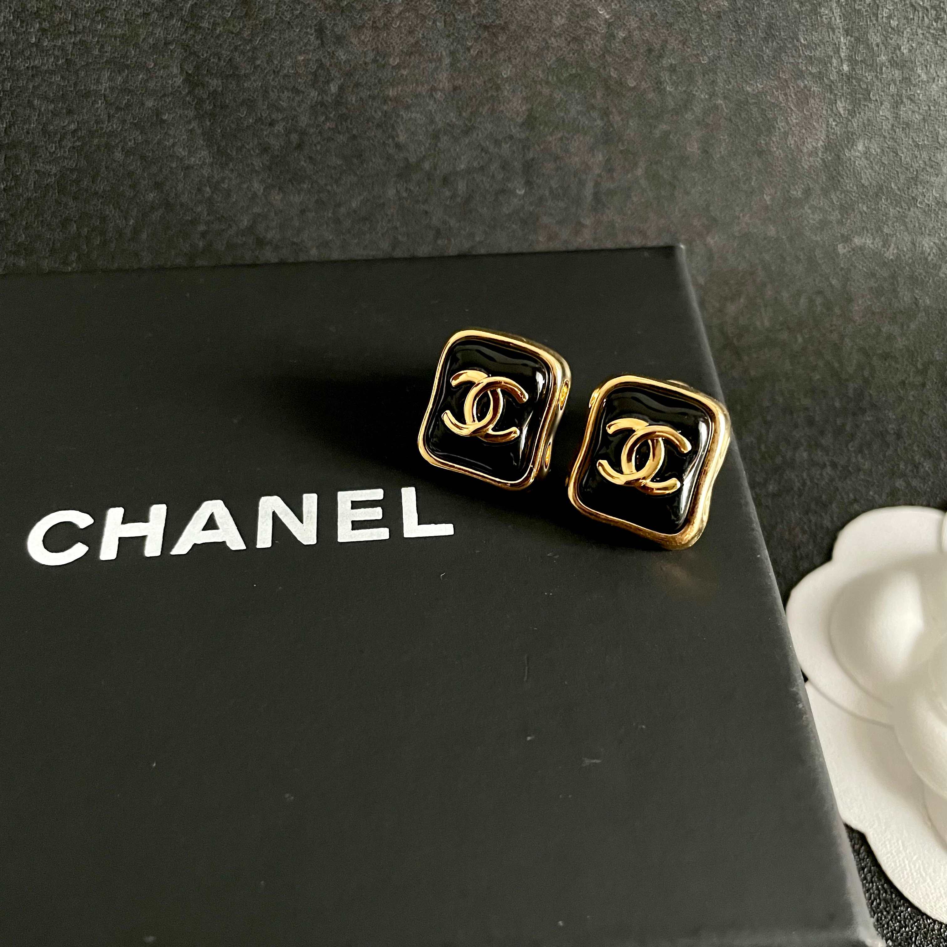 Chanel香奈儿 中古 耳钉👀小香家的款式真心无需多介绍😘🎶每一款都超好看，精致大方，非常显气质
