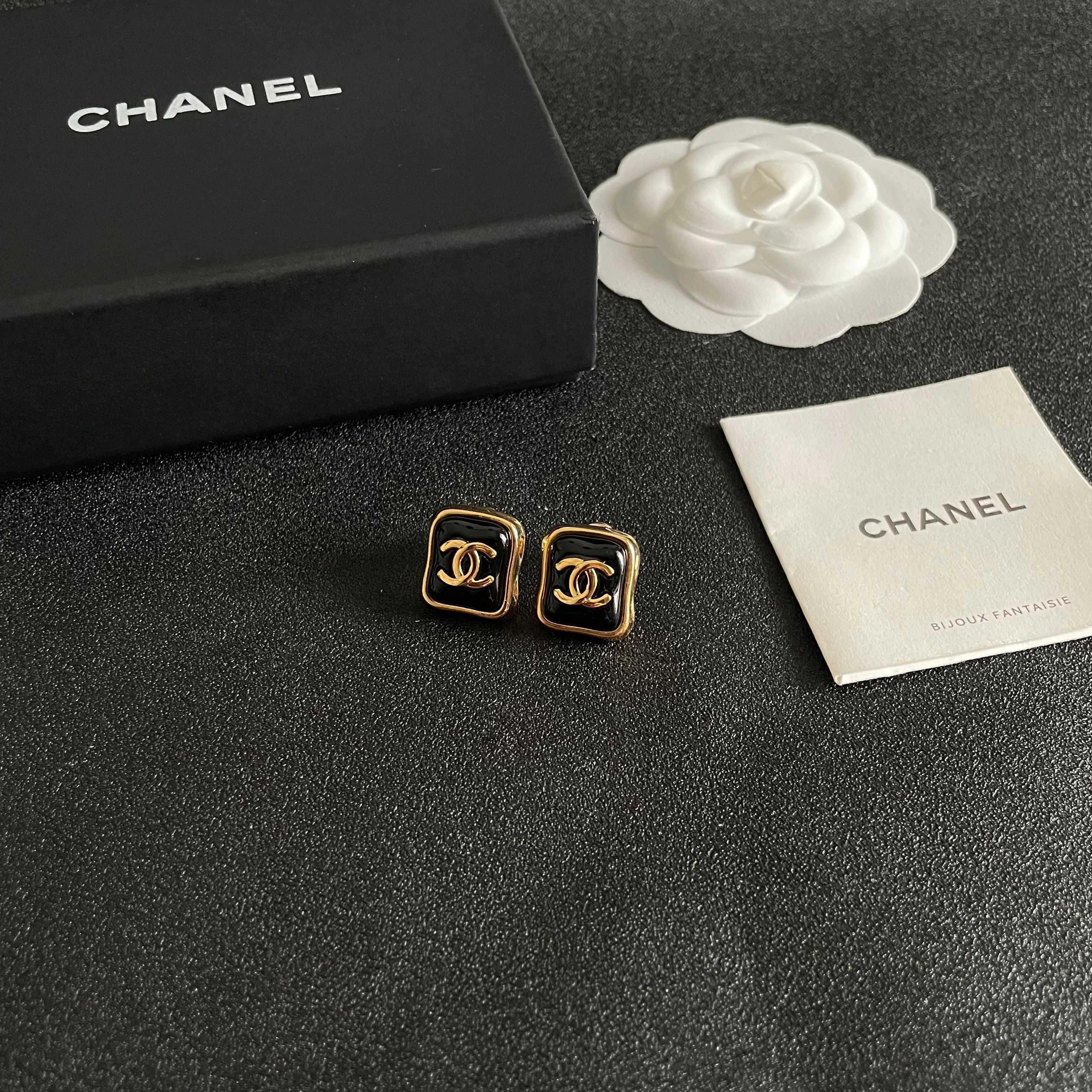 Chanel香奈儿 中古 耳钉👀小香家的款式真心无需多介绍😘🎶每一款都超好看，精致大方，非常显气质