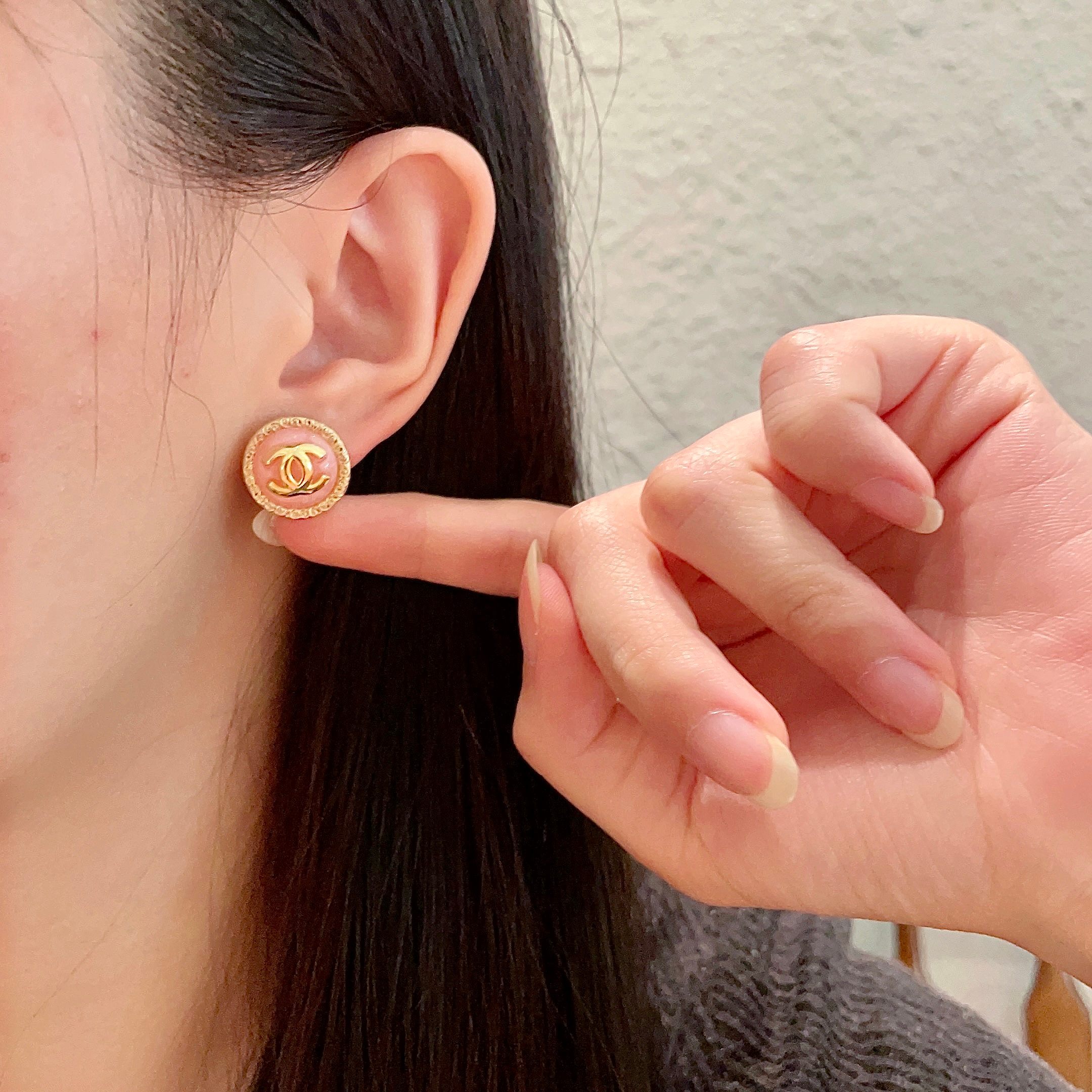 Chanel香奈儿 中古 耳钉👀小香家的款式真心无需多介绍😘🎶每一款都超好看，精致大方，非常显气质