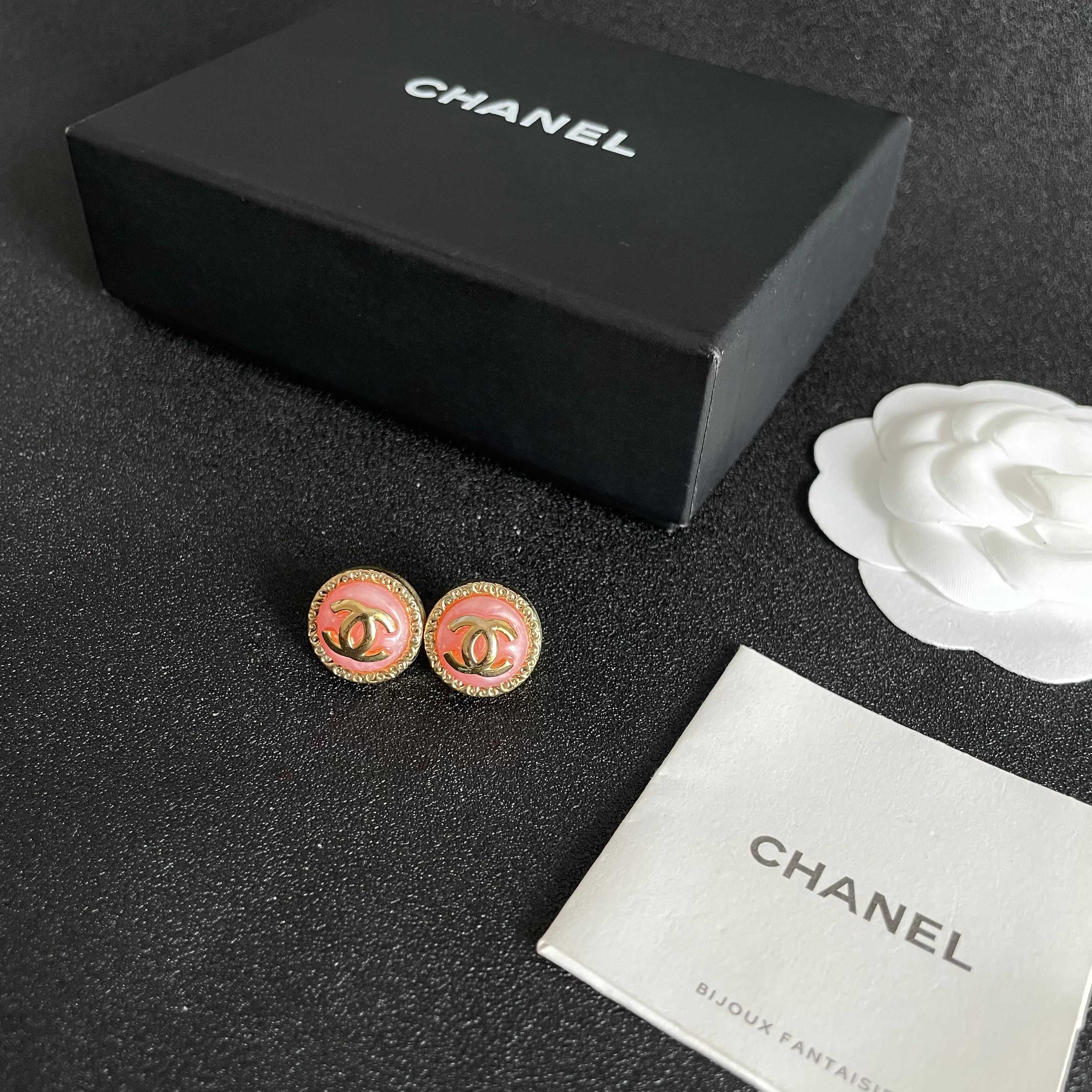Chanel香奈儿 中古 耳钉👀小香家的款式真心无需多介绍😘🎶每一款都超好看，精致大方，非常显气质
