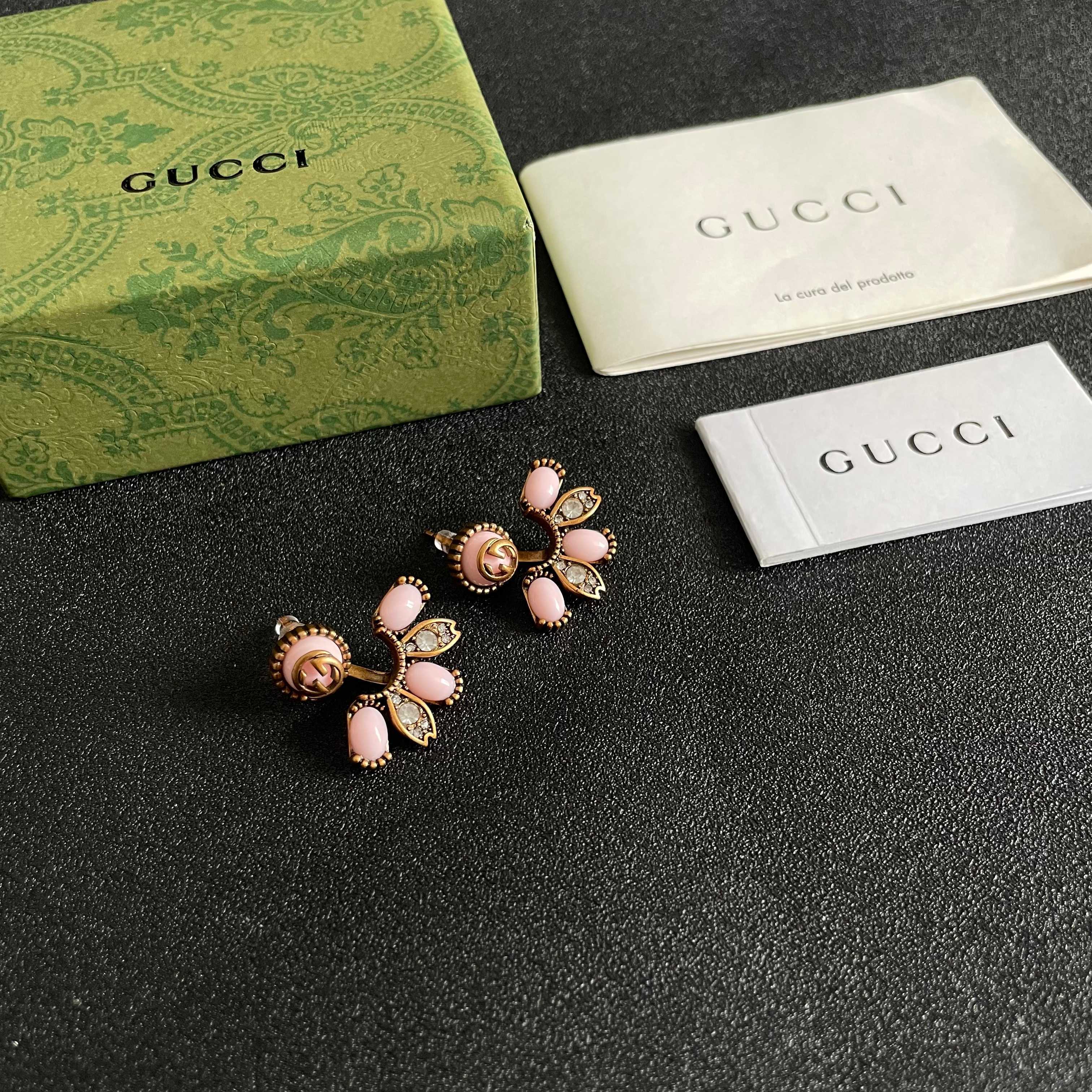 新款 古驰Gucci🆕小耳钉👌👌简约百搭 低调奢华的小双C 经典耐看 精选原版一致黄铜材质搭配纯银针！小
