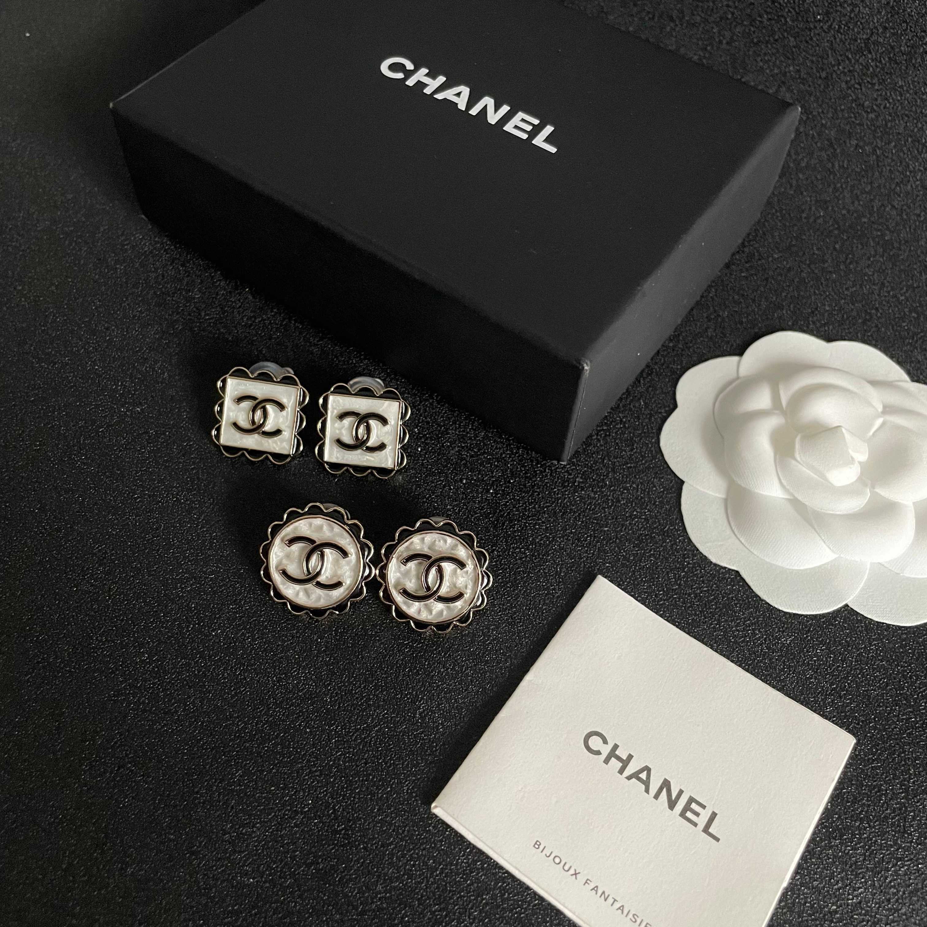 Chanel香奈儿 中古 双C耳钉👀小香家的款式真心无需多介绍😘🎶每一款都超好看，精致大方，非常显气质