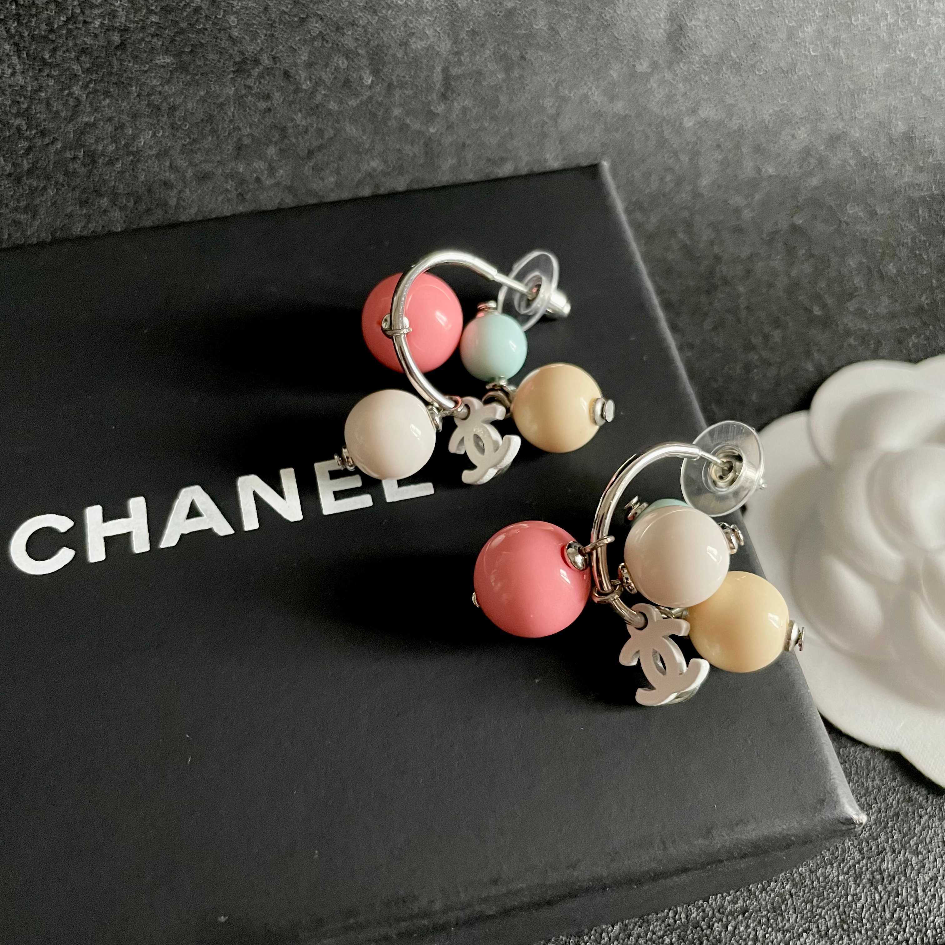 Chanel香奈儿 中古 耳钉👀小香家的款式真心无需多介绍😘🎶每一款都超好看，精致大方，非常显气质