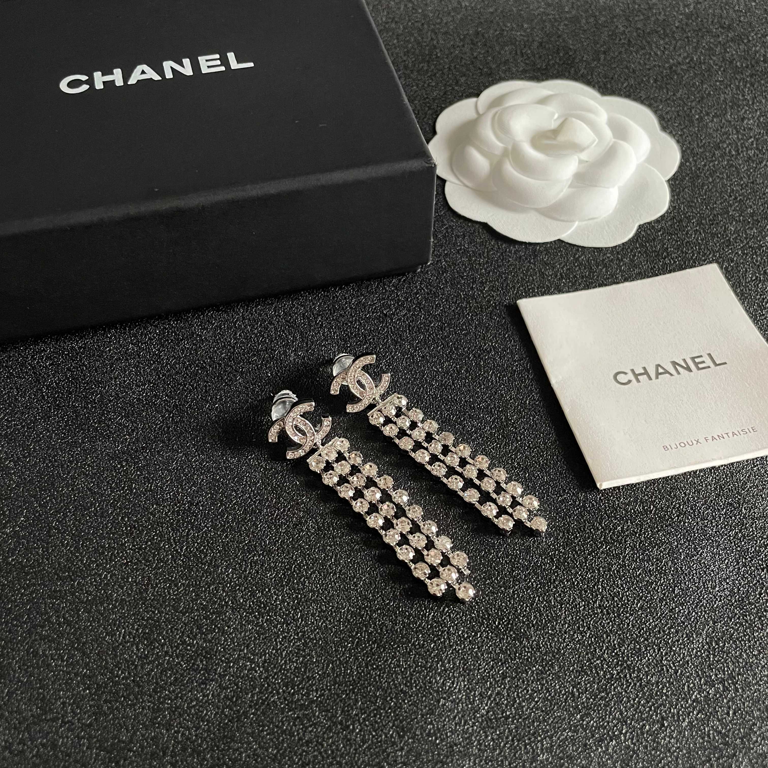 Chanel香奈儿 中古 耳钉👀小香家的款式真心无需多介绍😘🎶每一款都超好看，精致大方，非常显气质