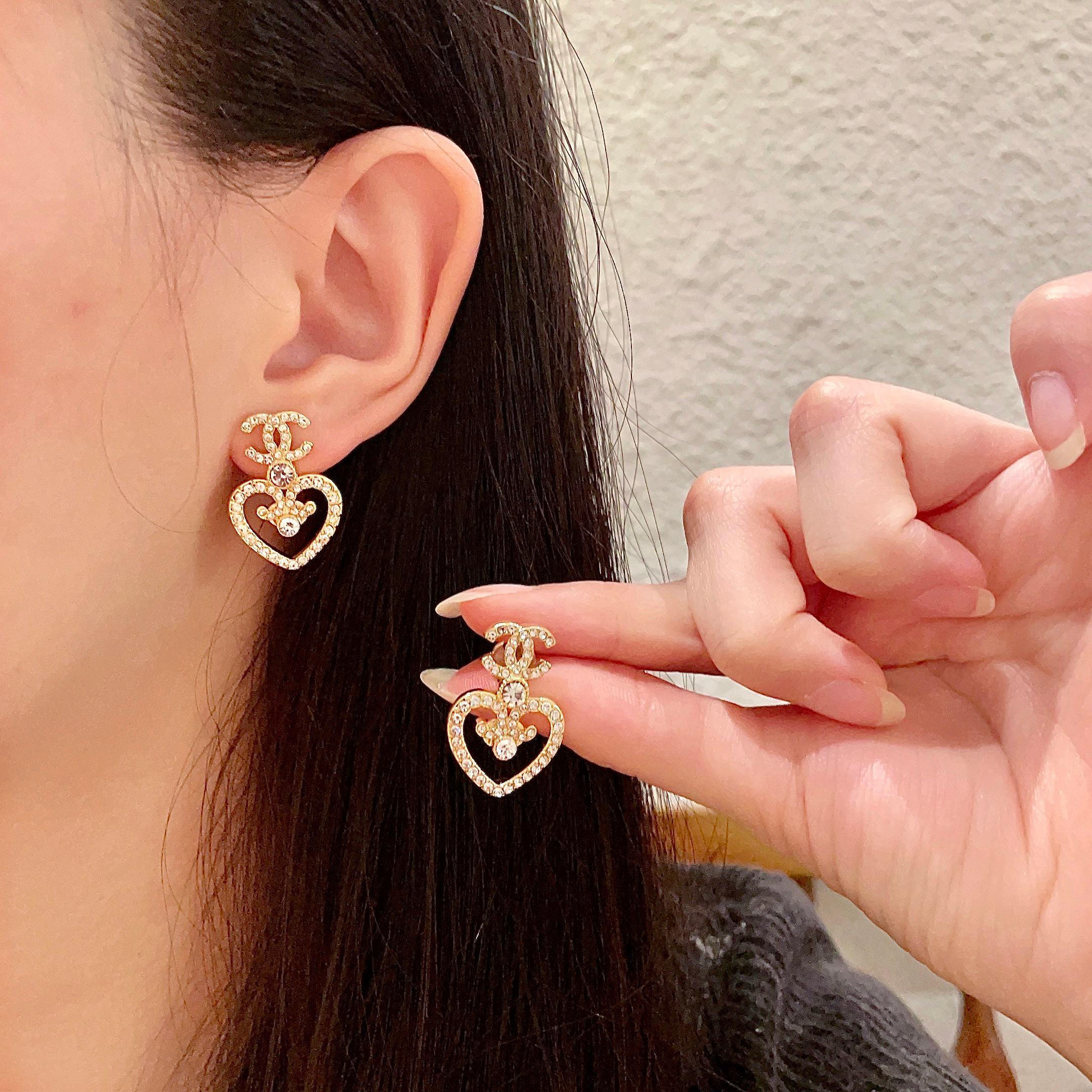 Chanel香奈儿 中古 耳钉👀小香家的款式真心无需多介绍😘🎶每一款都超好看，精致大方，非常显气质