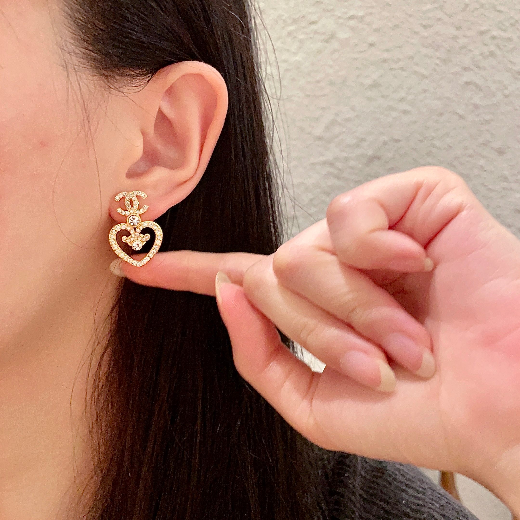 Chanel香奈儿 中古 耳钉👀小香家的款式真心无需多介绍😘🎶每一款都超好看，精致大方，非常显气质