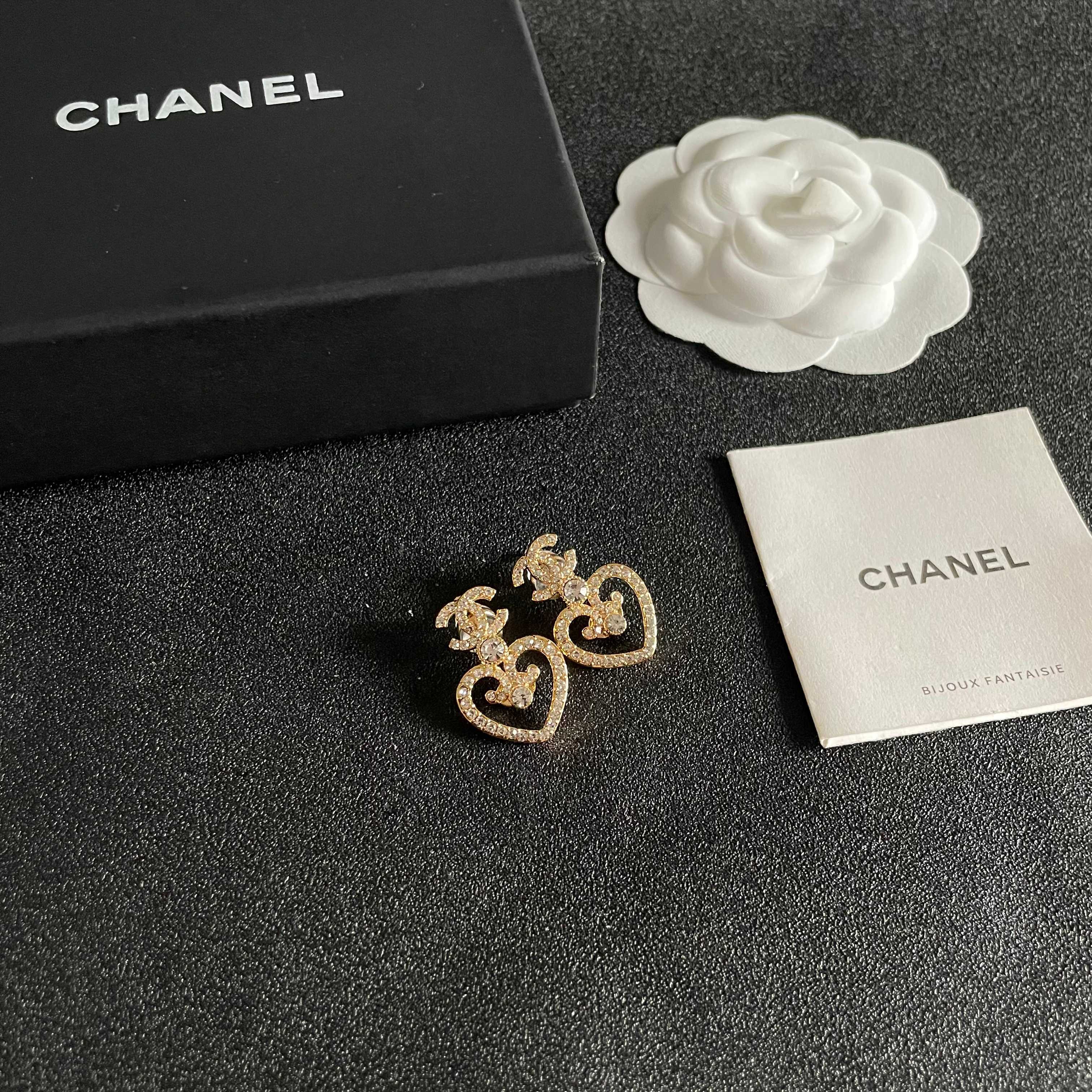 Chanel香奈儿 中古 耳钉👀小香家的款式真心无需多介绍😘🎶每一款都超好看，精致大方，非常显气质