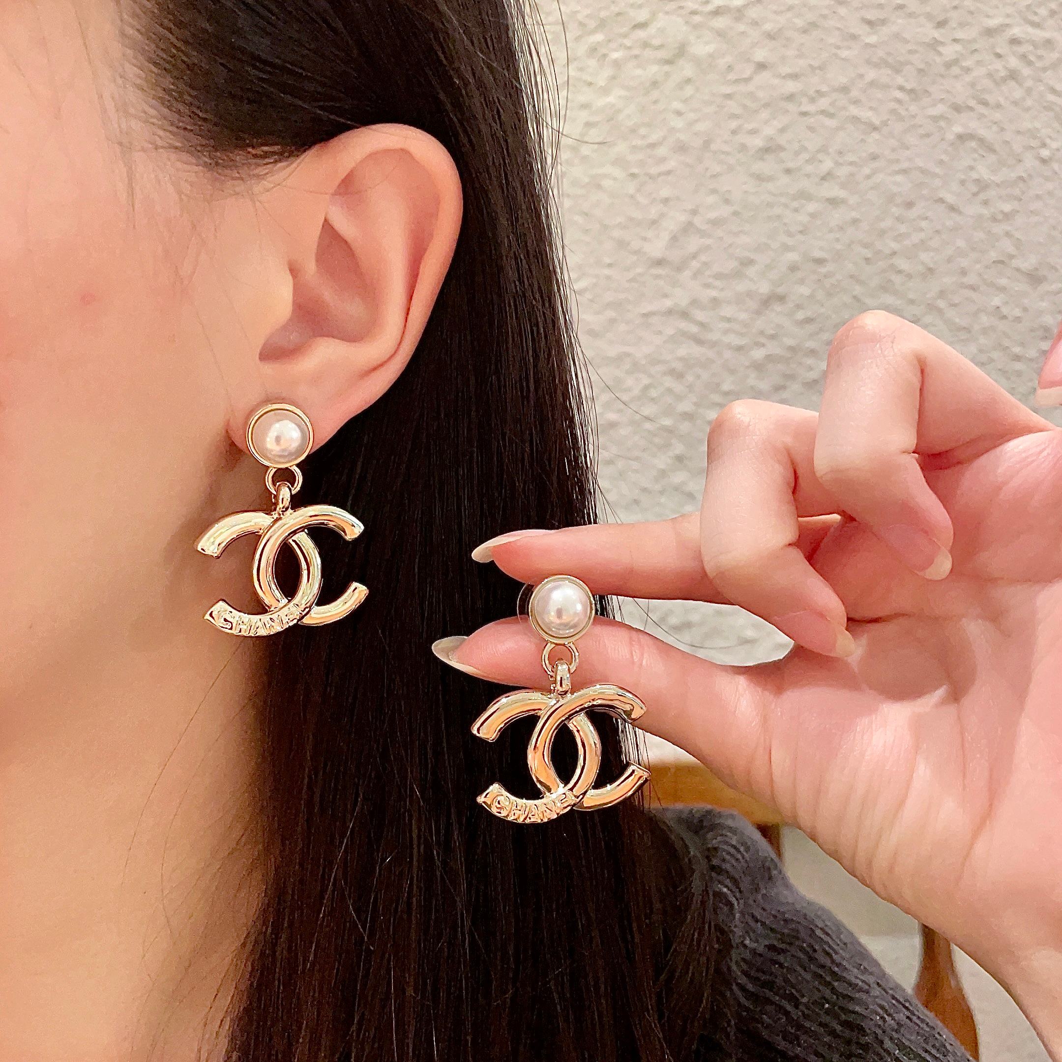 Chanel香奈儿 中古 耳钉👀小香家的款式真心无需多介绍😘🎶每一款都超好看，精致大方，非常显气质